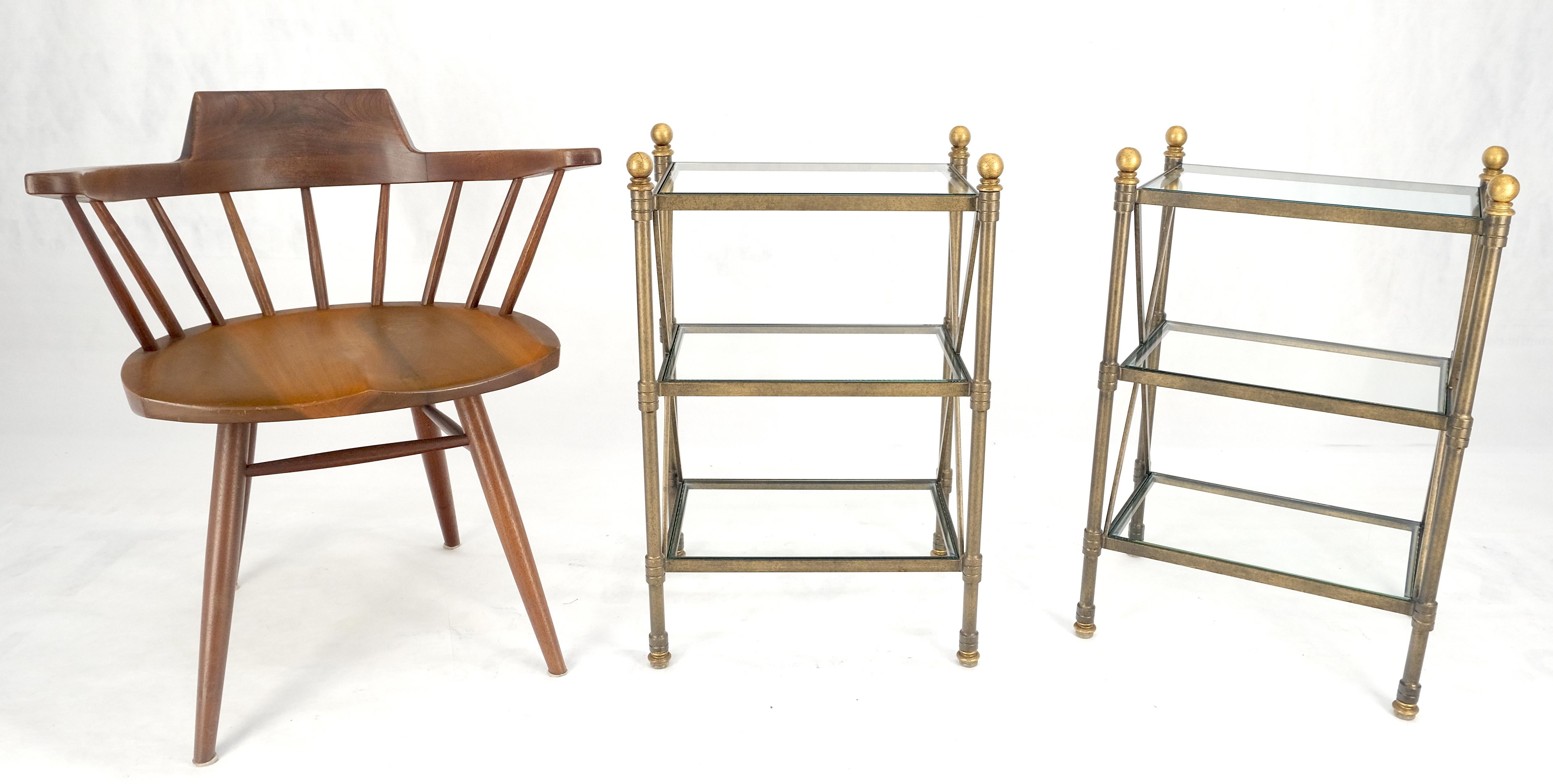 Acier Paire de lampes d'appoint à 3 niveaux avec base en métal et étagères en verre avec fleurons en forme de boule 12x18 en vente