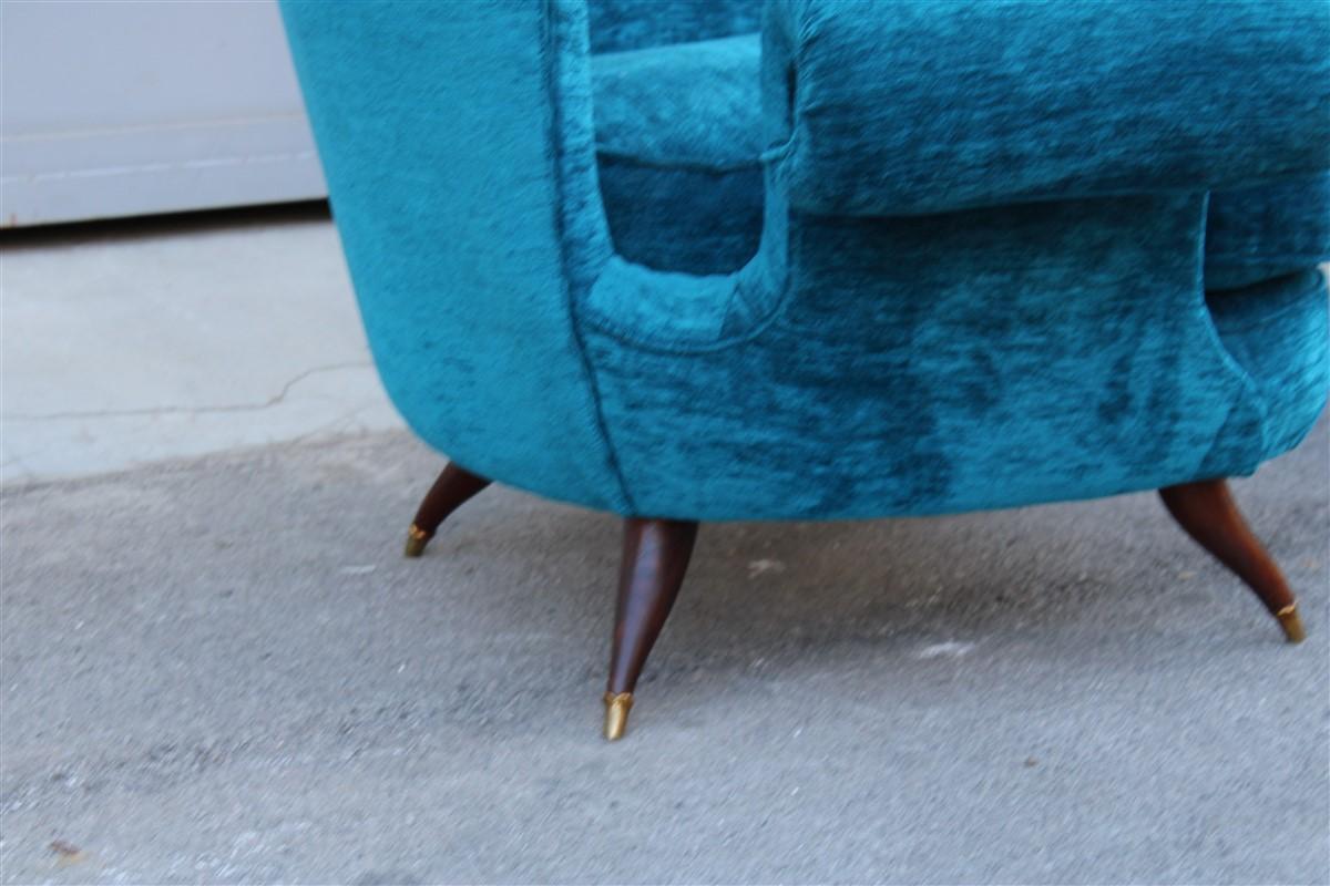 Pair mid-century Italian armchairs blue velvet Melchiorre Bega feet wood brass.

Of great elegance and refinement, for a unique and inimitable environment, they have been totalmnet remains.