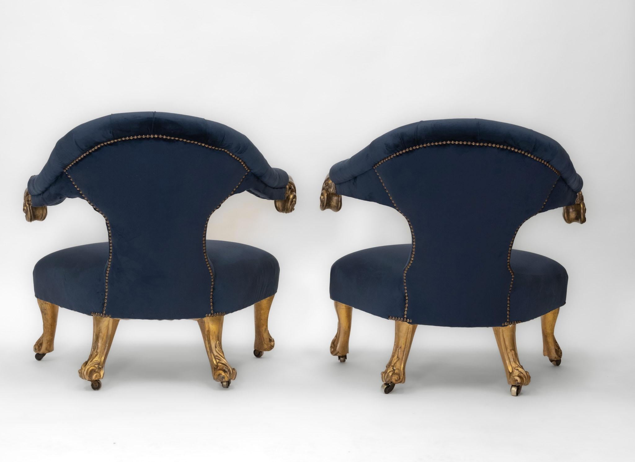 Pareja de sillones de salón de madera dorada y terciopelo de mediados del siglo XIX en venta 5