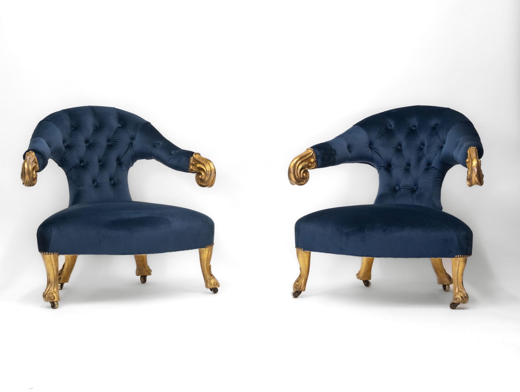 Pareja de sillones de salón de madera dorada y terciopelo de mediados del siglo XIX en venta 8