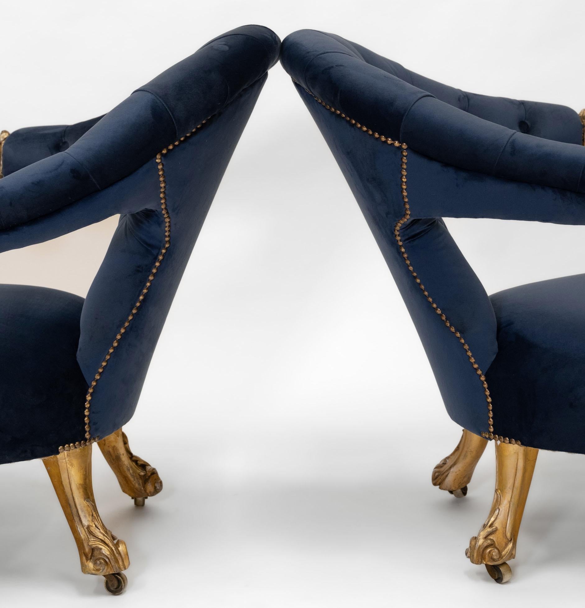 Pareja de sillones de salón de madera dorada y terciopelo de mediados del siglo XIX en venta 2
