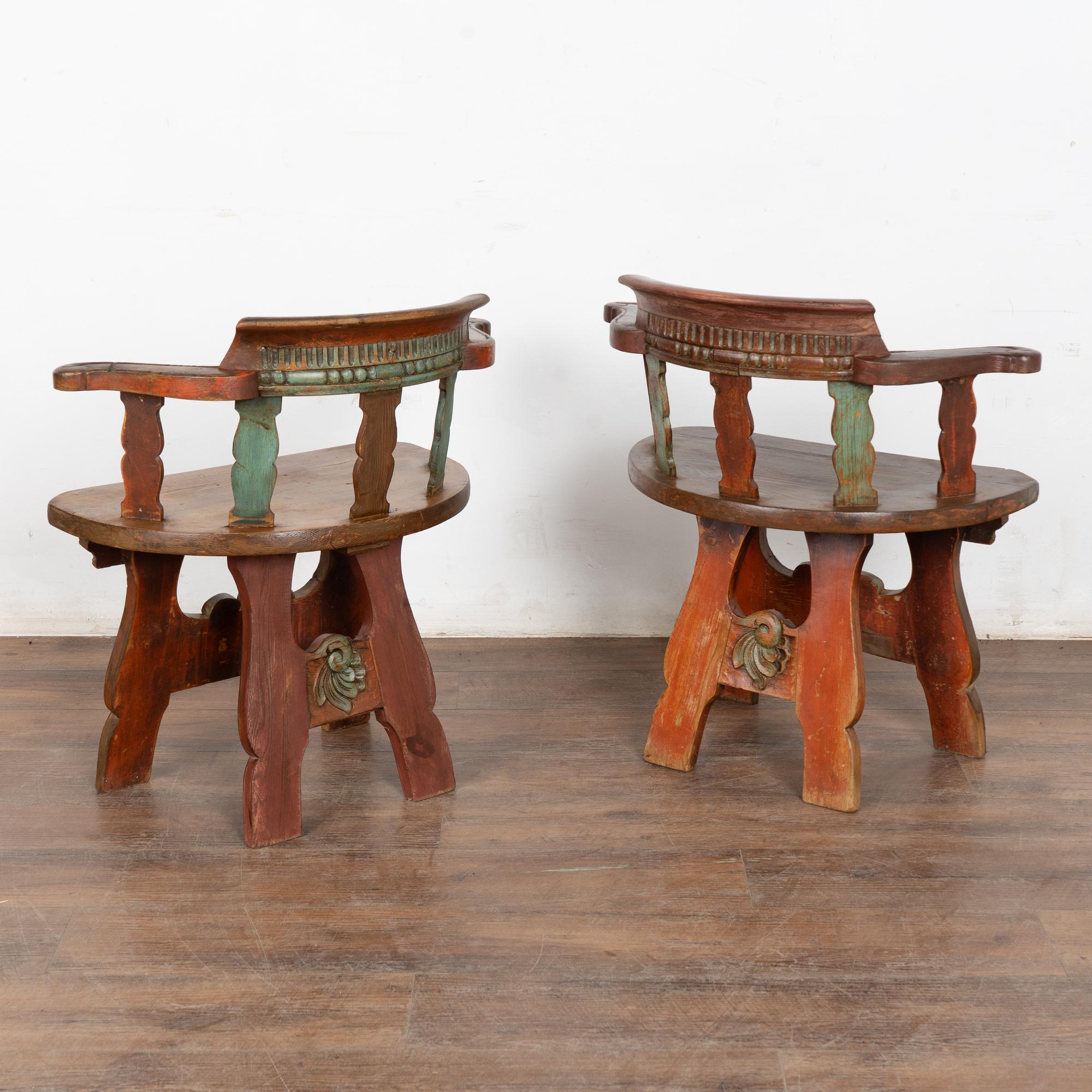 Paire de chaises suédoises d'art populaire sculptées du milieu du 19e siècle en vente 8