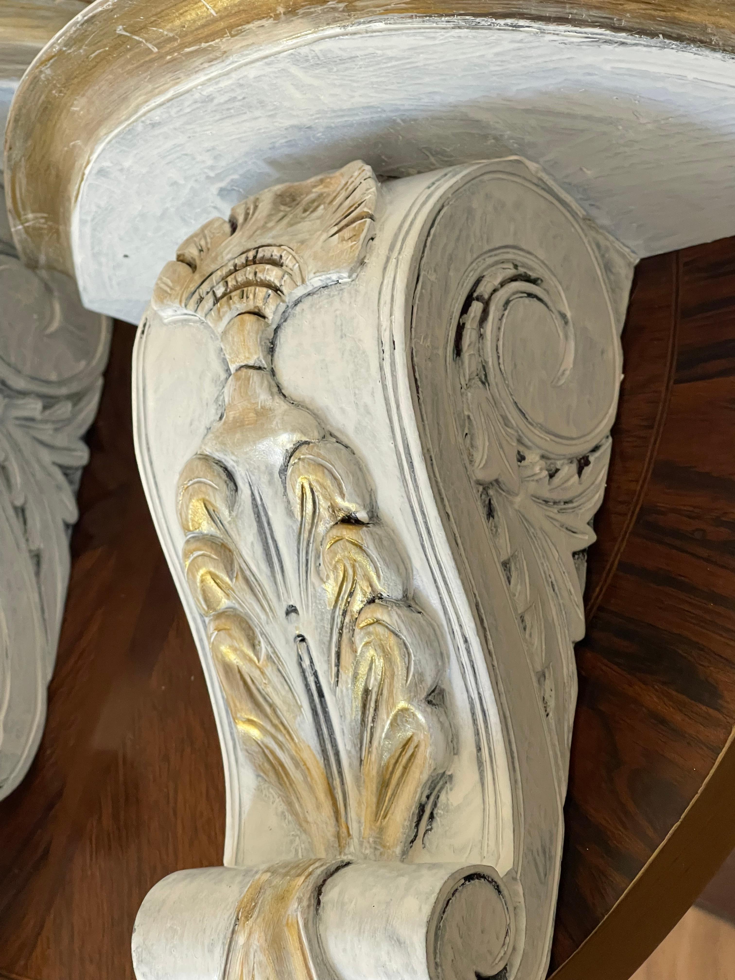 Resina Coppia di mensole da parete della metà del 20° secolo, affilate in vendita