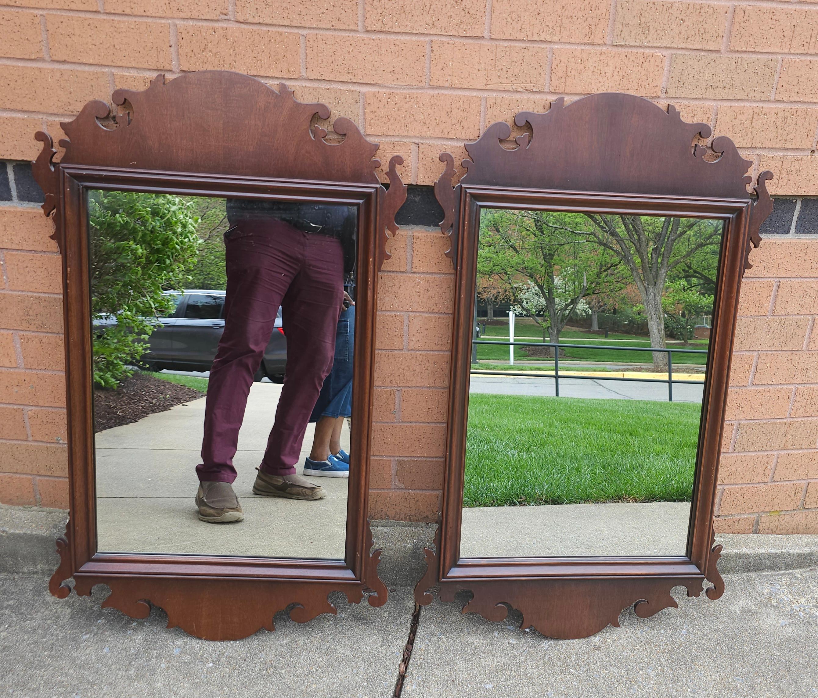 Pair Mid 20th Century Kindel Chippendale Style Oxford Mahogany Mirrors In Good Condition For Sale In Germantown, MD