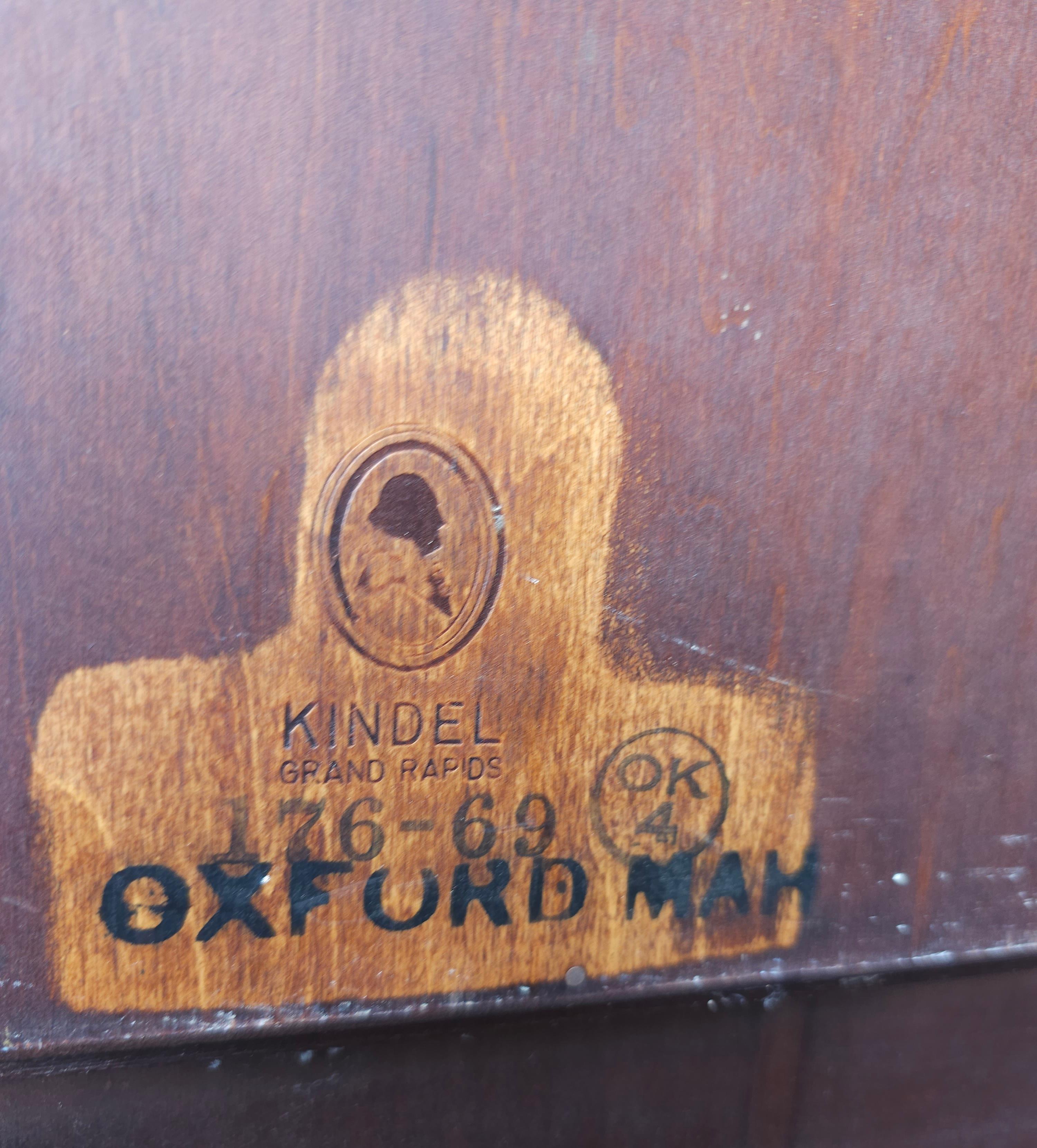 Paar Kindel Chippendale-Stil Oxford-Mahagoni-Spiegel aus der Mitte des 20. im Angebot 3