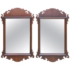 Pareja de espejos de caoba Oxford estilo Kindel Chippendale de mediados del siglo XX