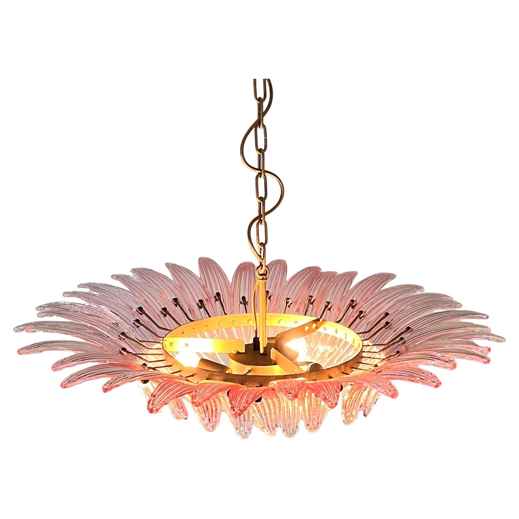 Coppia di lampadari di Murano rosa della metà del XX secolo in vendita 12
