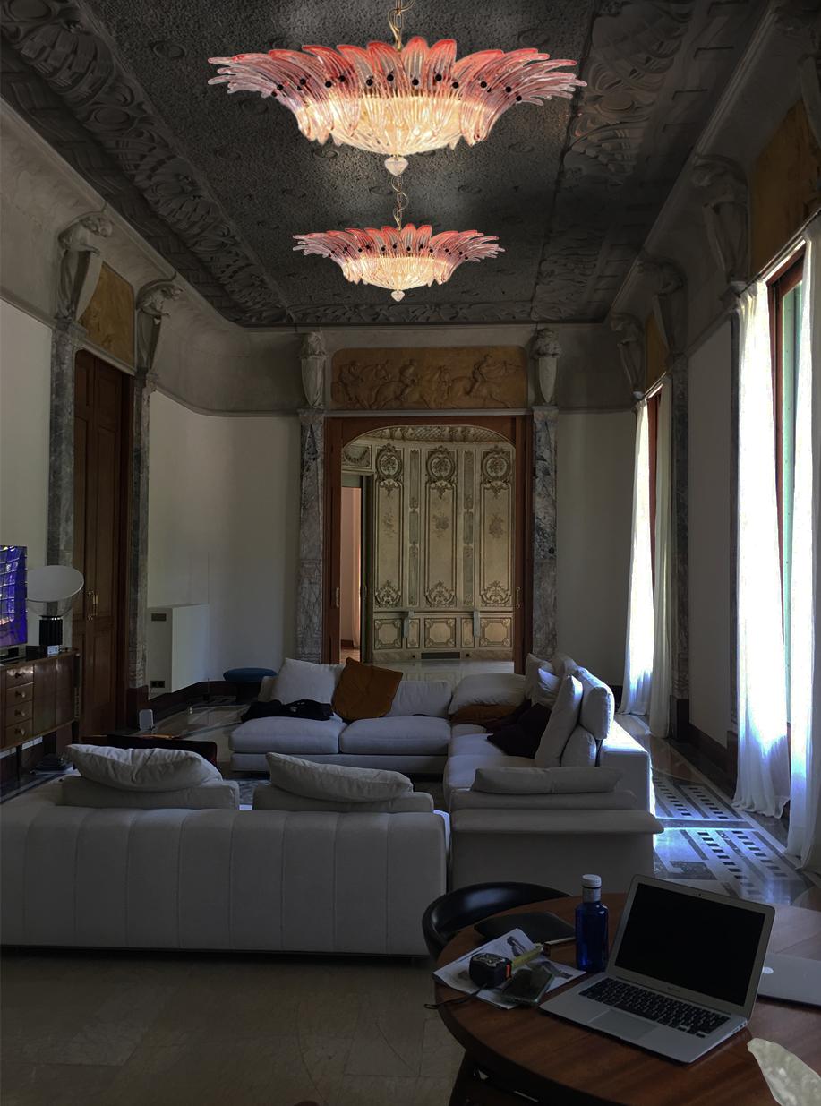 Coppia di lampadari di Murano rosa della metà del XX secolo In condizioni buone in vendita a Budapest, HU
