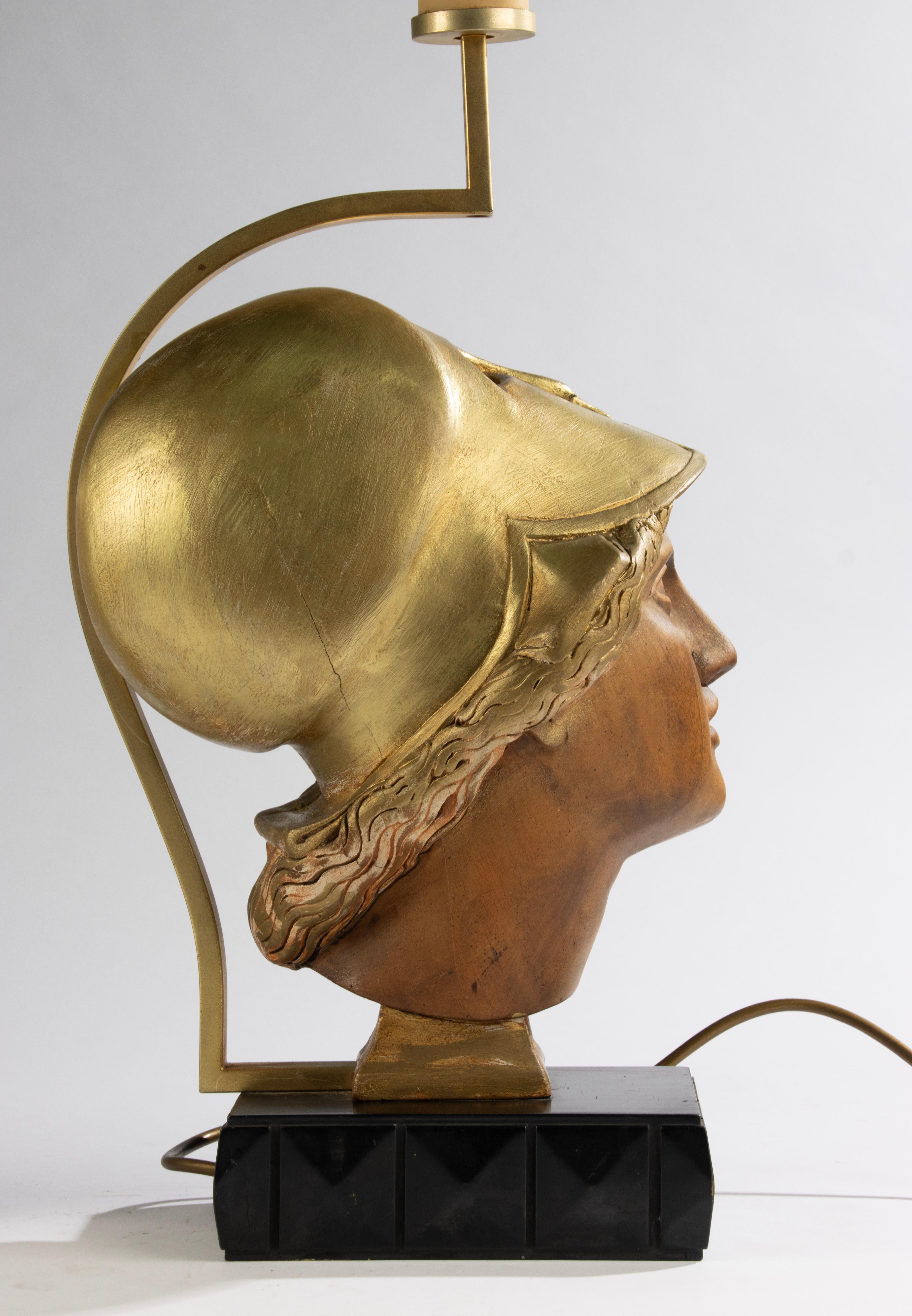 Paire de lampes de table du milieu du 20e siècle avec têtes de déesse Athéna sculptées en Wood en vente 14
