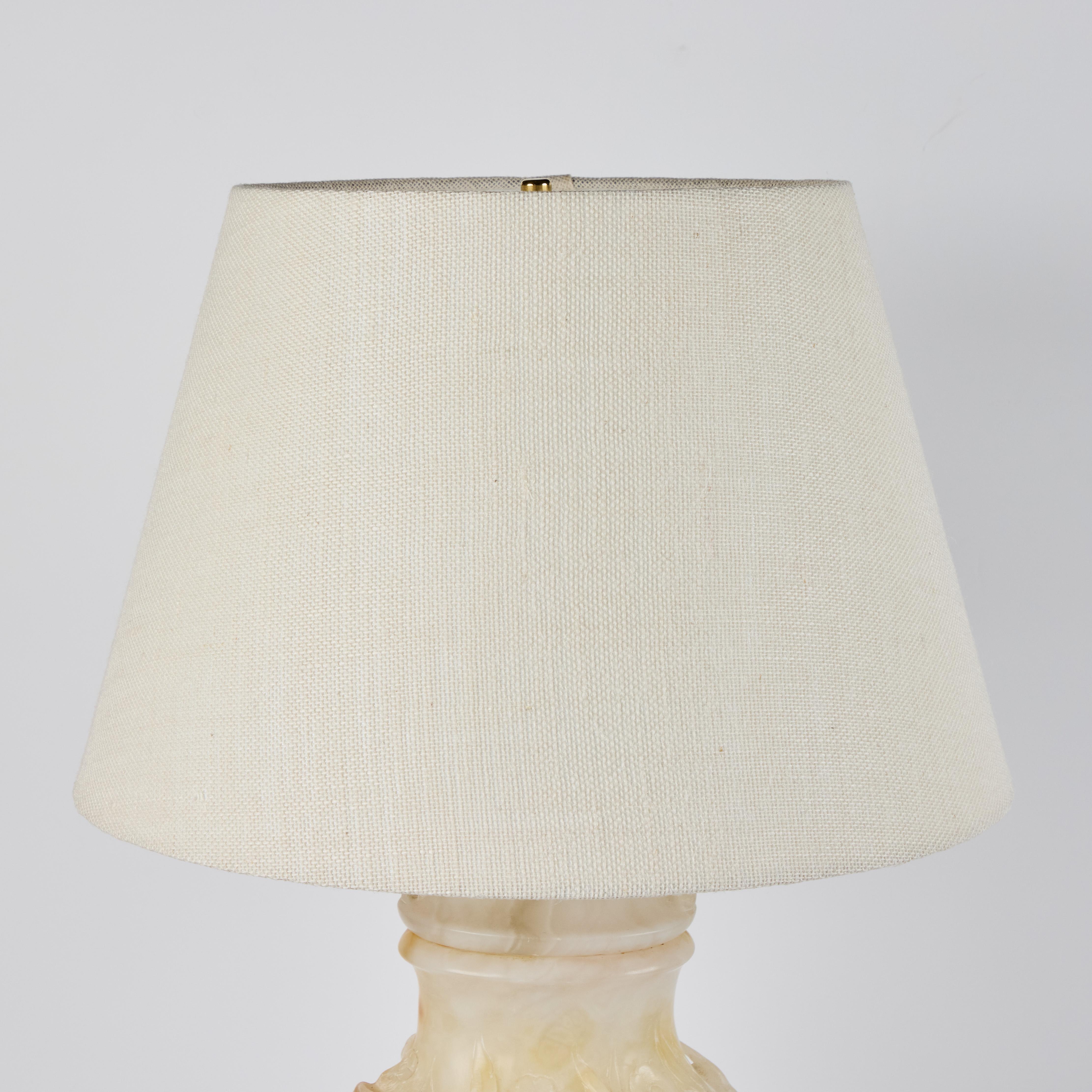 Paire de lampes en albâtre du MId-Siècle The Marbro Lamp Company en vente 3