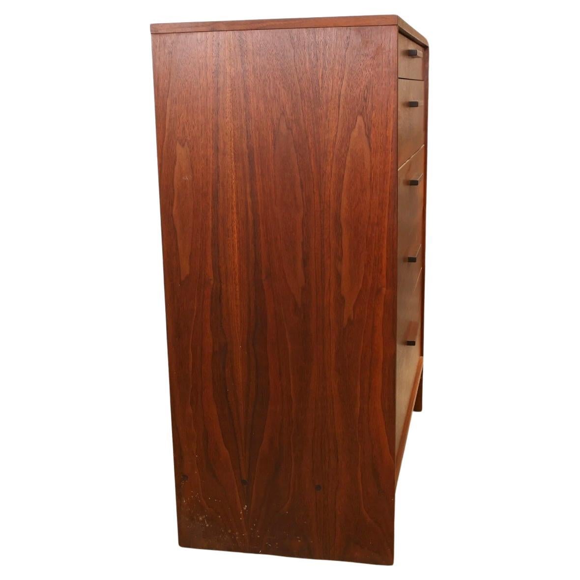 Pair Mid century American Studio Craft Walnut Dressers by Richard Artschwager (Holzarbeit) im Angebot