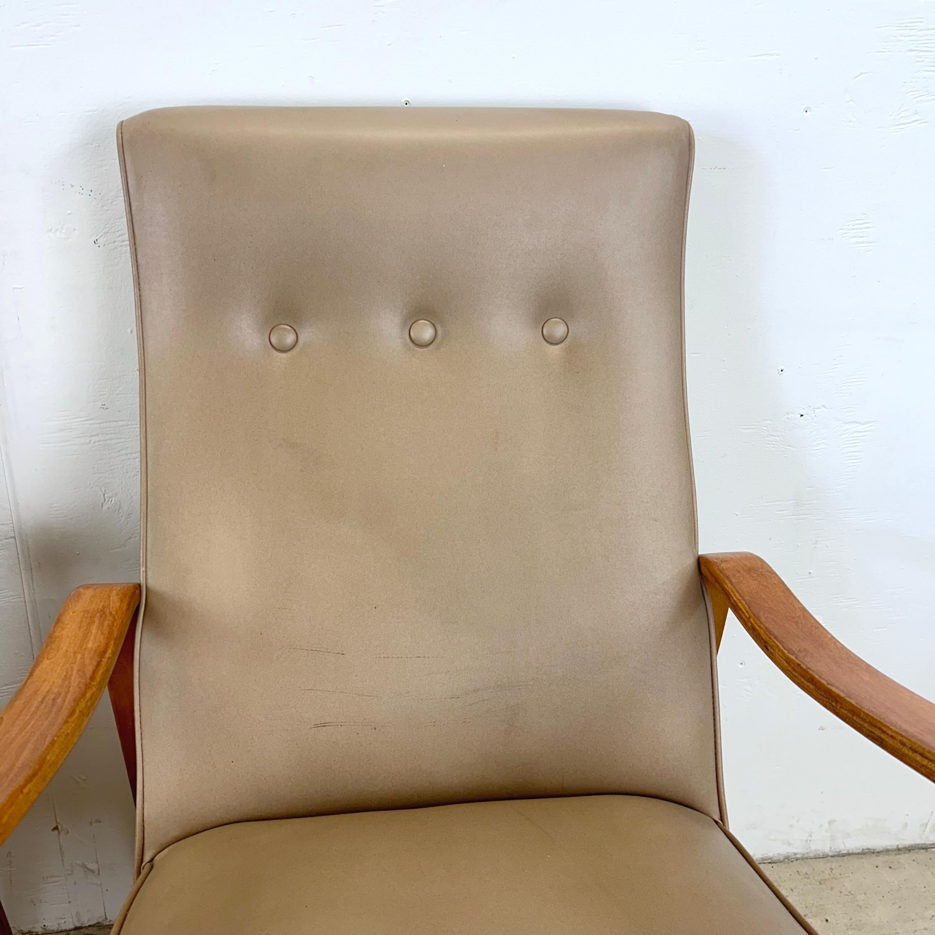 Paire de fauteuils du milieu du siècle d'après Thonet en vente 3