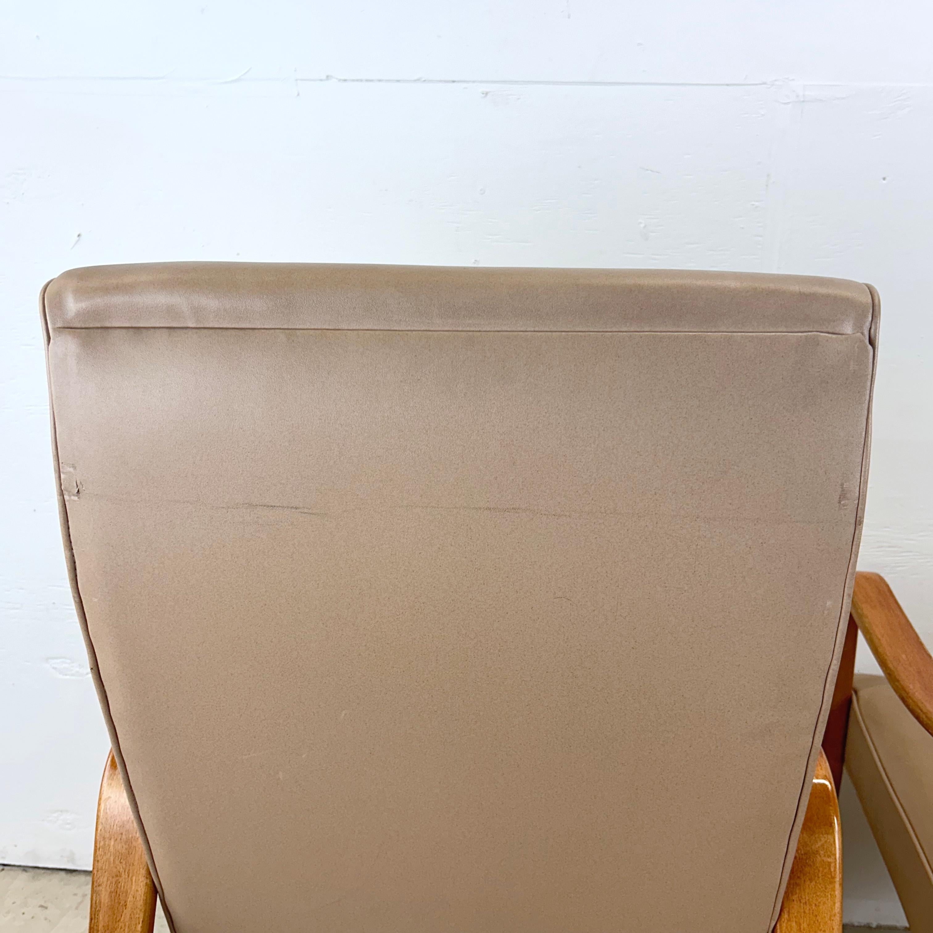 Paire de fauteuils du milieu du siècle d'après Thonet en vente 5