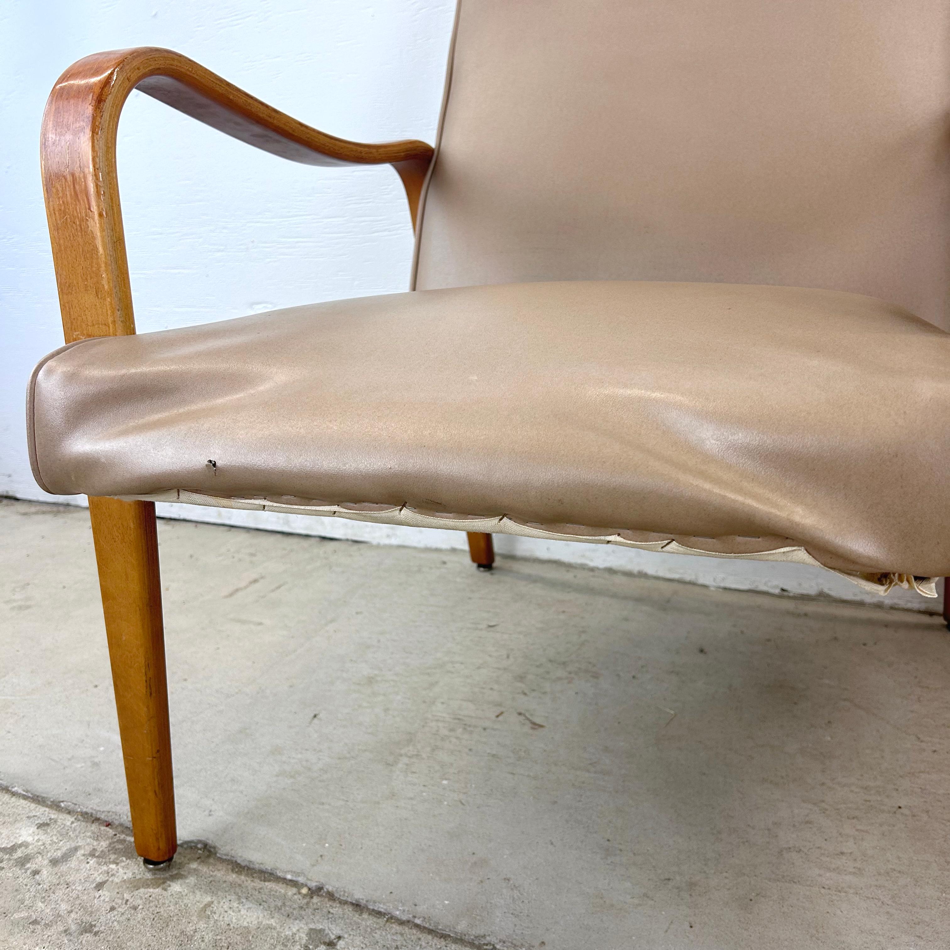 Paire de fauteuils du milieu du siècle d'après Thonet en vente 6