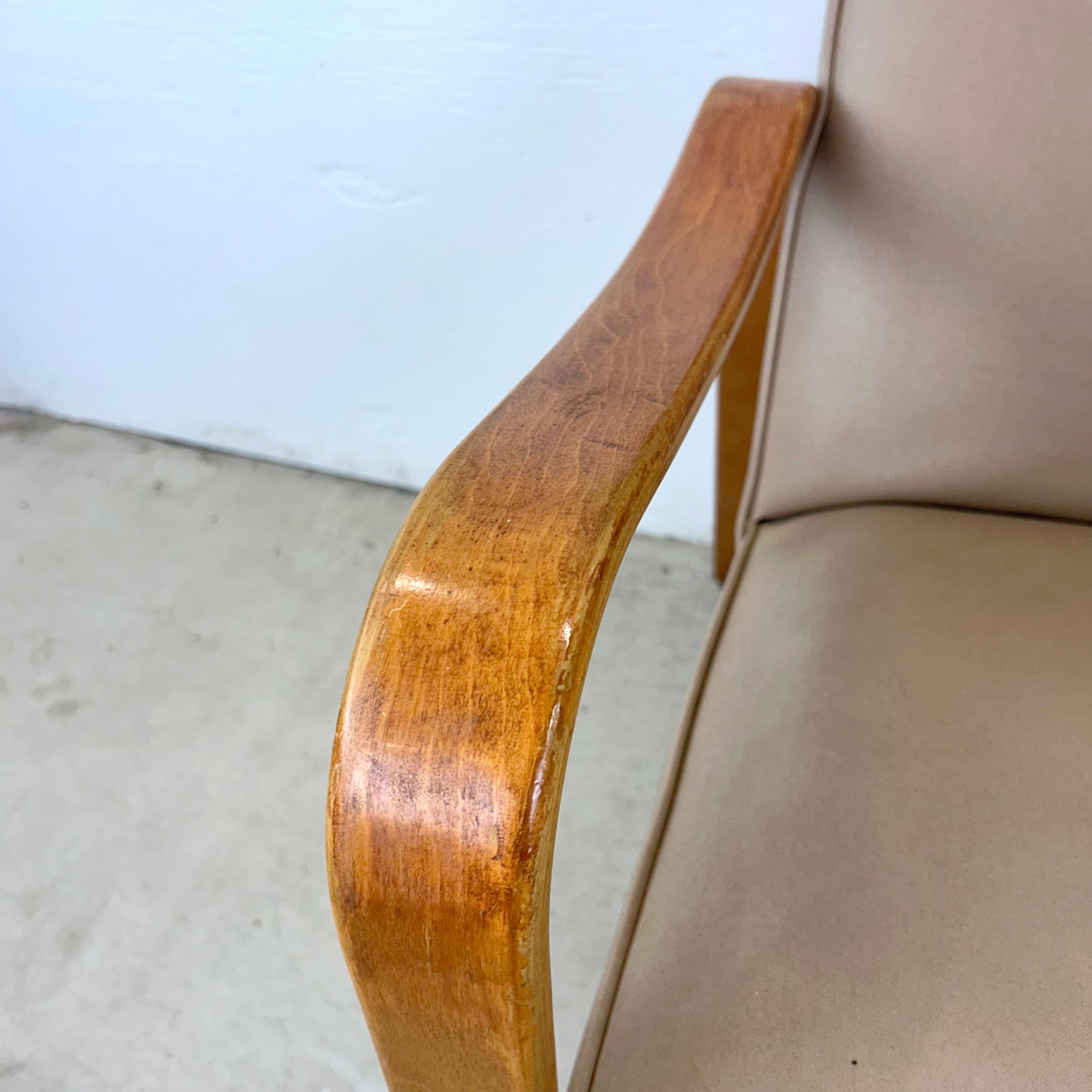 Paire de fauteuils du milieu du siècle d'après Thonet en vente 7