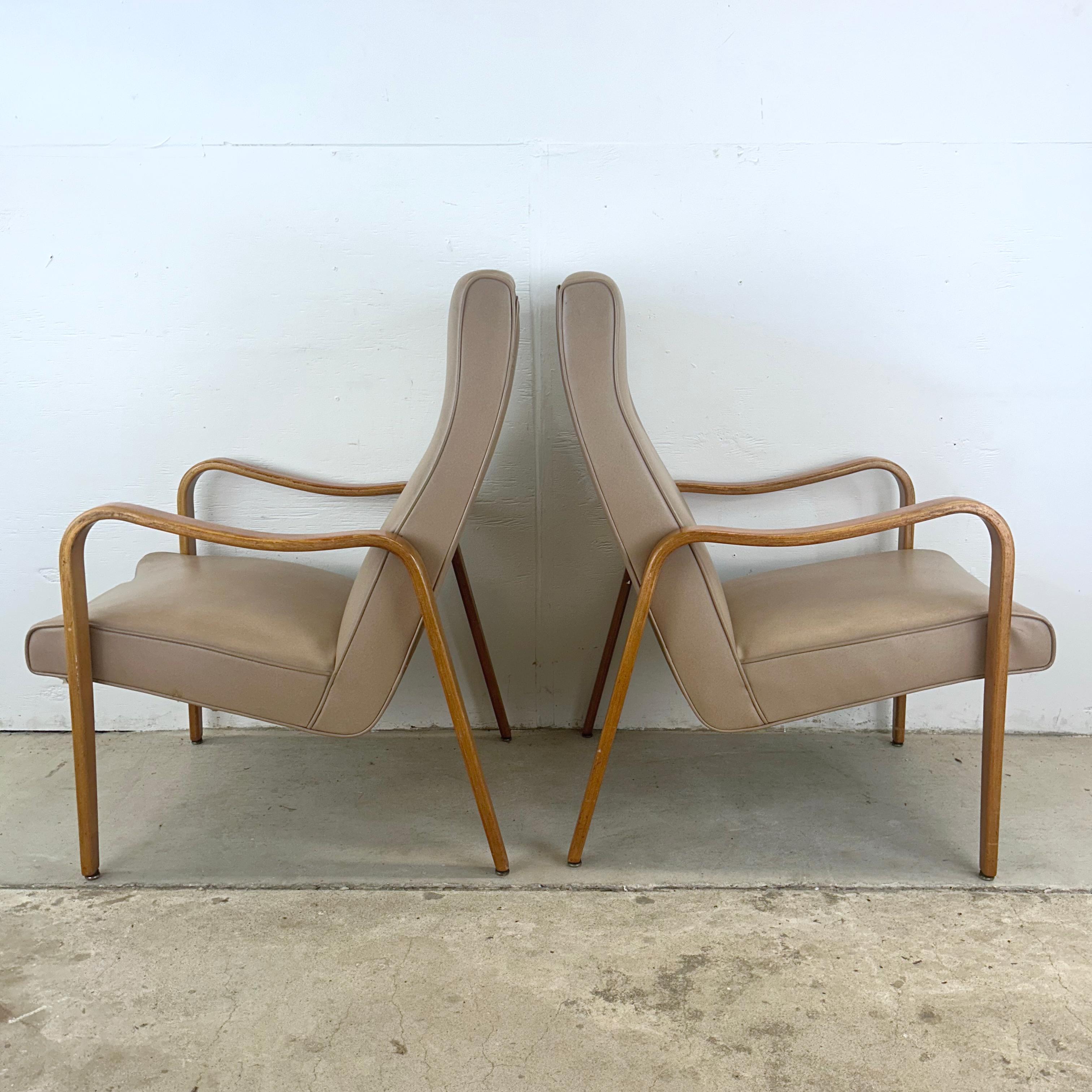 Inconnu Paire de fauteuils du milieu du siècle d'après Thonet en vente