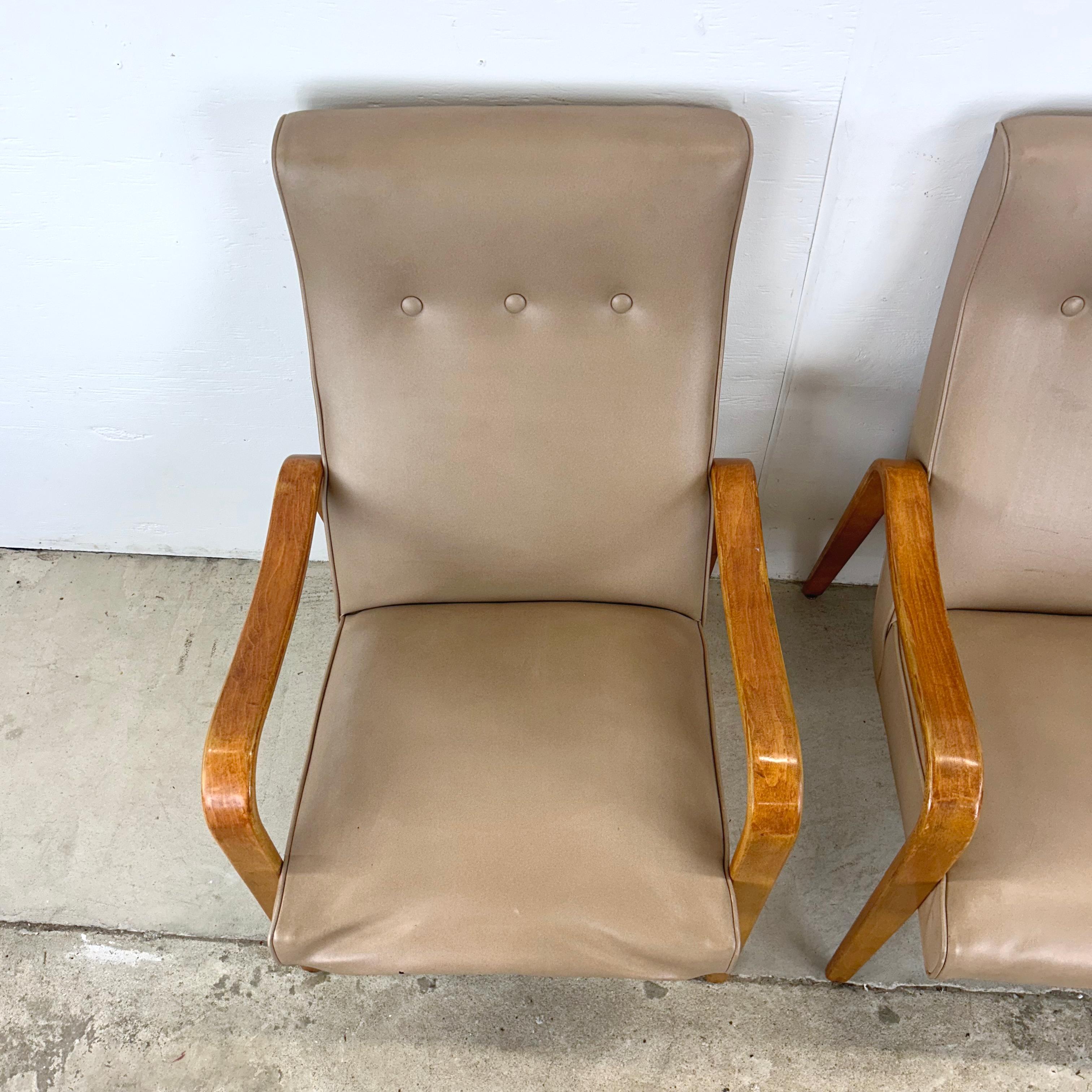 20ième siècle Paire de fauteuils du milieu du siècle d'après Thonet en vente