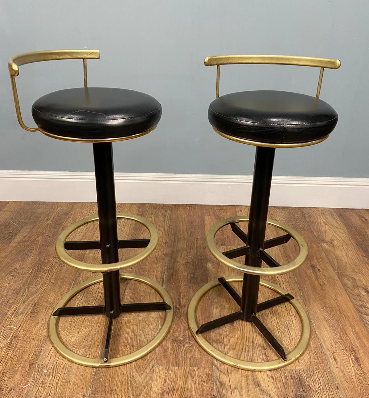 Paar Mid Century Barhocker Messing Leder Sitze 1950 im Zustand „Gut“ im Angebot in Potters Bar, GB