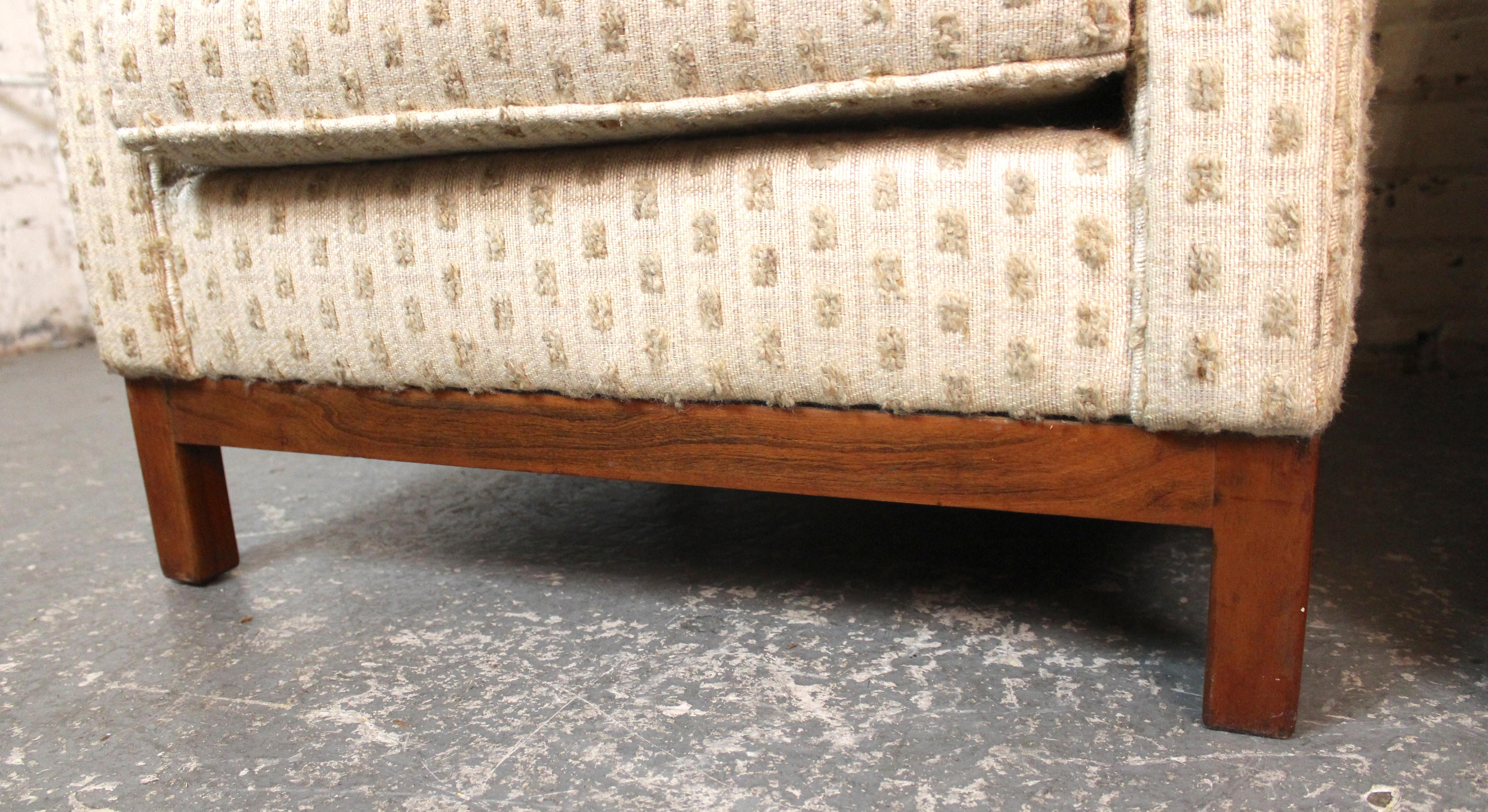 Paar Mid-Century Barrel Back Stühle im Angebot 4