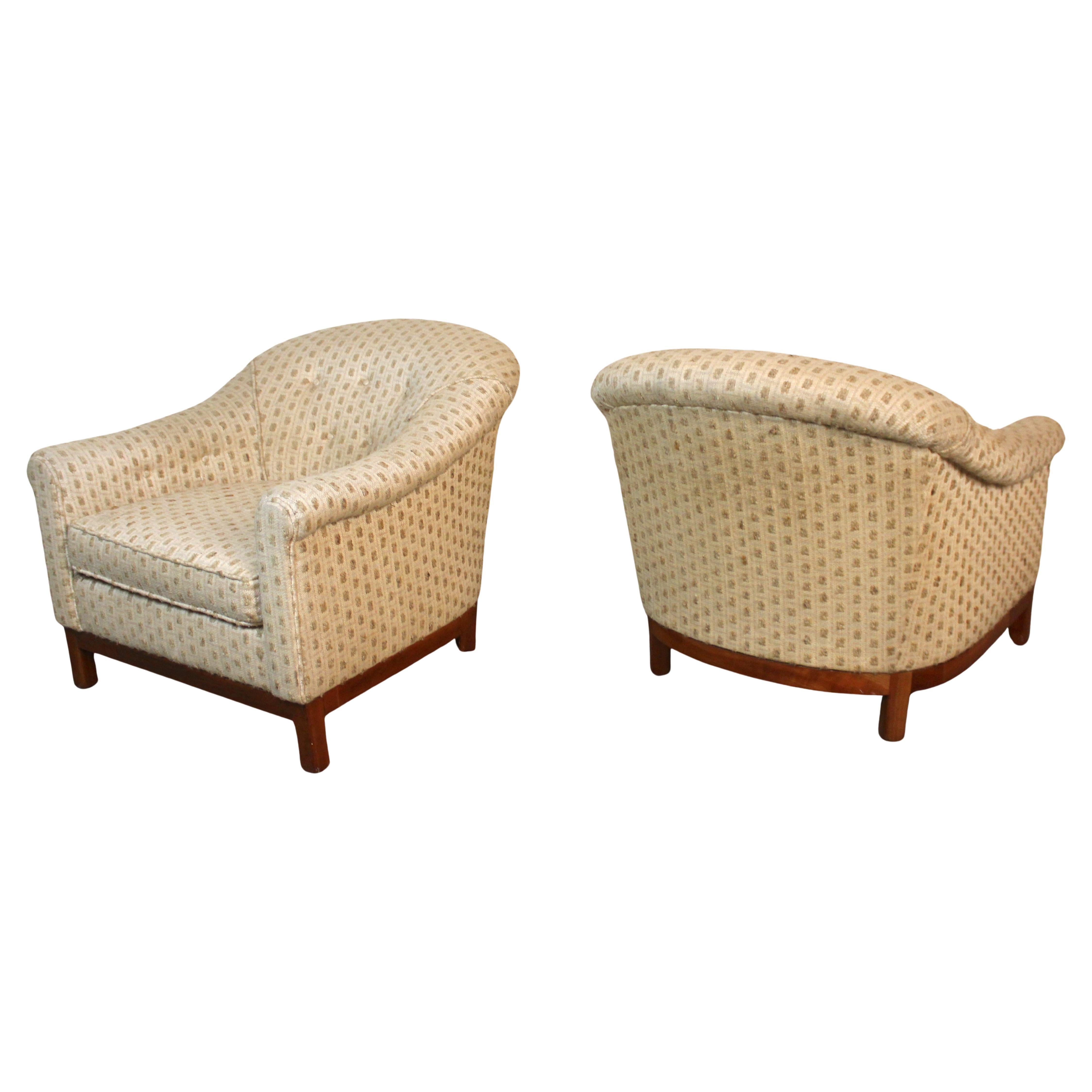 Paar Mid-Century Barrel Back Stühle