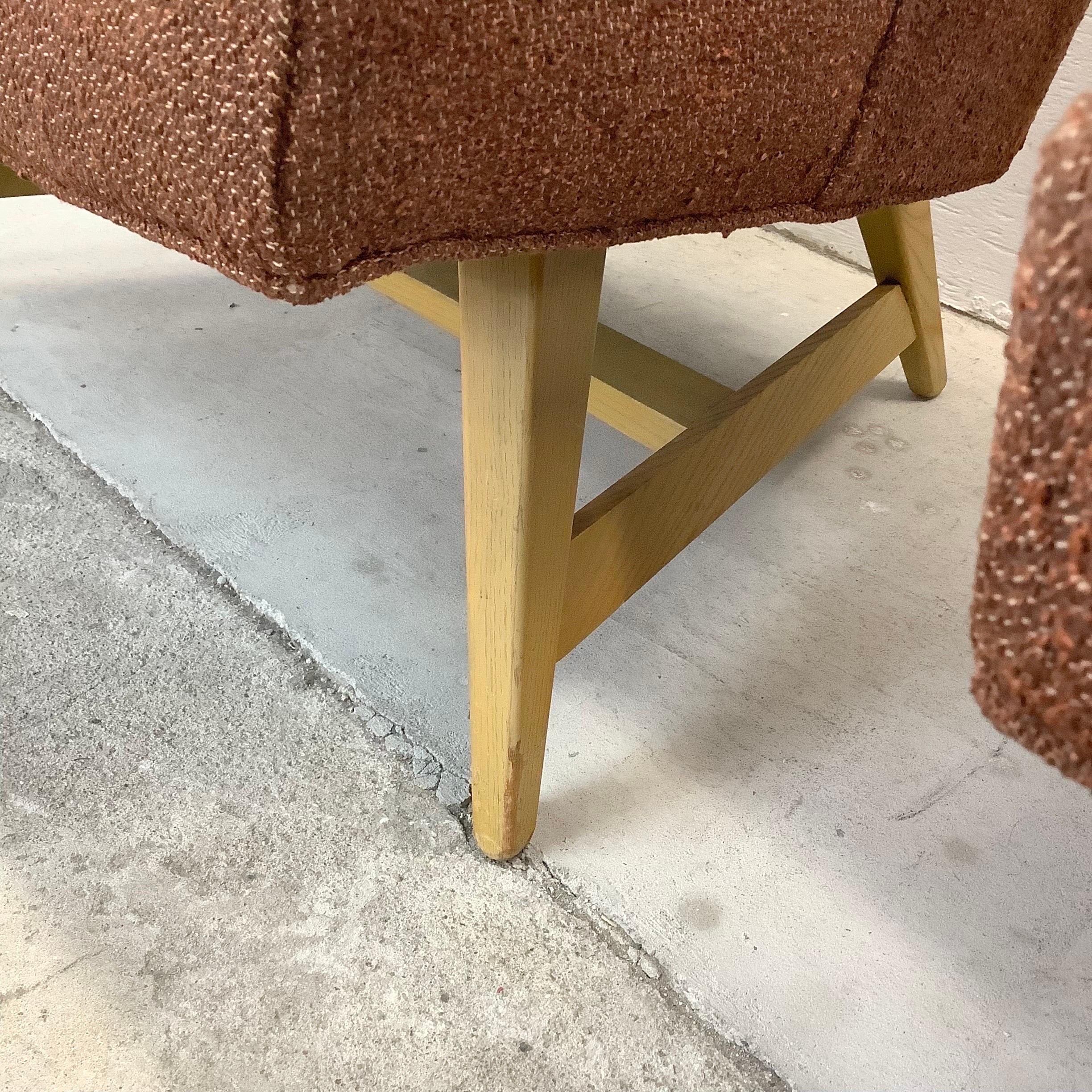 Paire de chaises longues à dossier baril du milieu du siècle dernier en vente 6