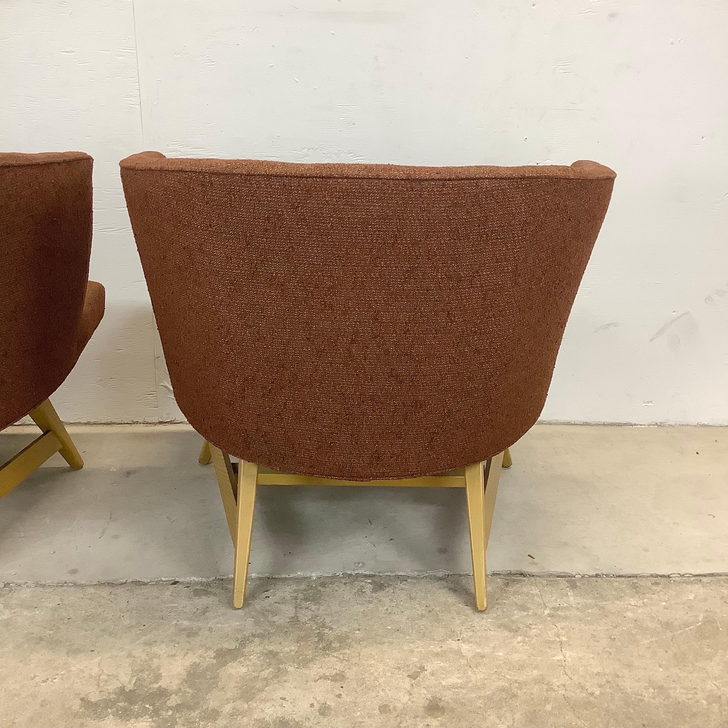 Paire de chaises longues à dossier baril du milieu du siècle dernier en vente 1