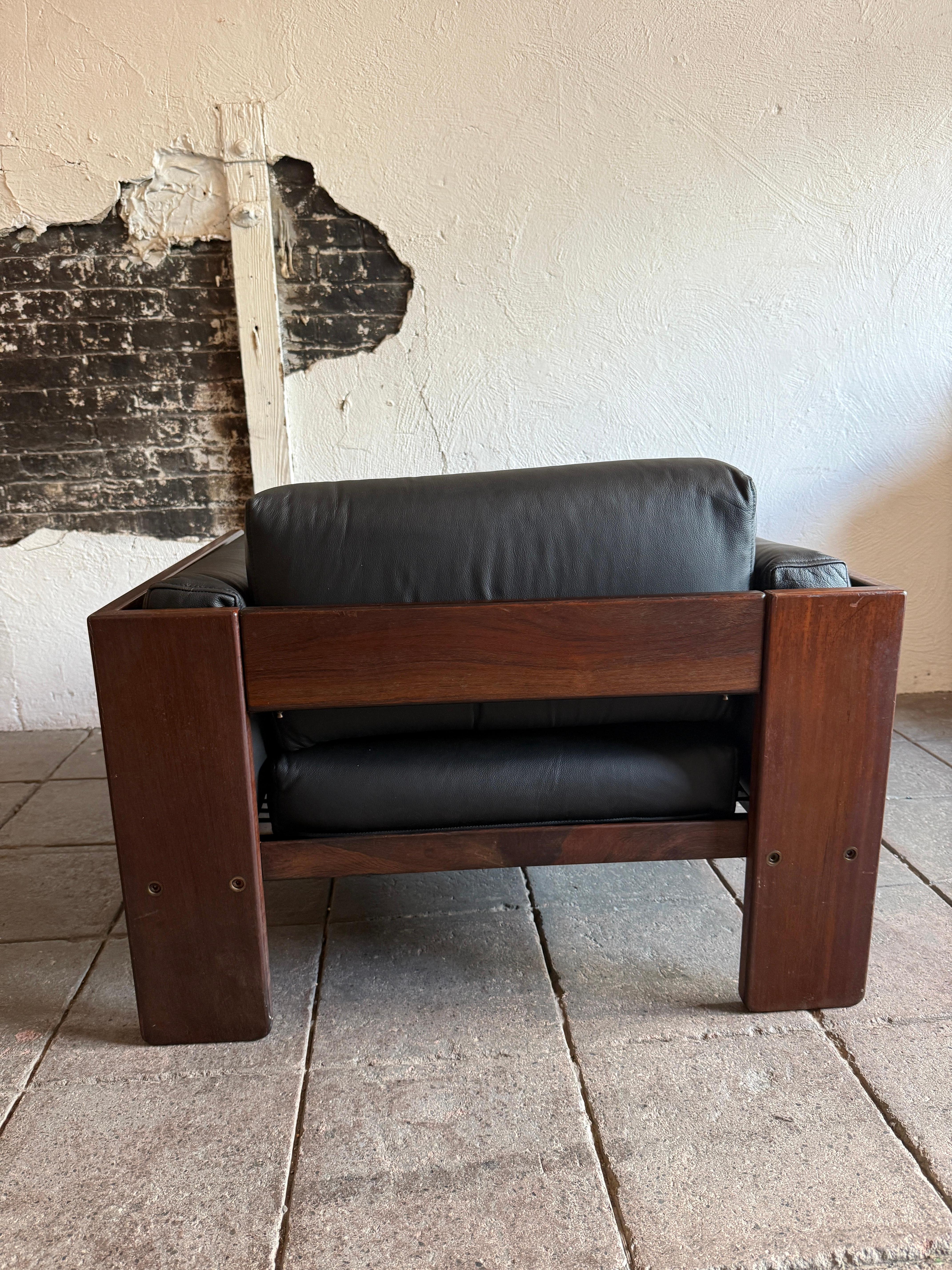Pair Mid century bastiano lounge chairs by Afra & Tobia Scarpa by Gavina In Good Condition For Sale In Brooklyn, NY