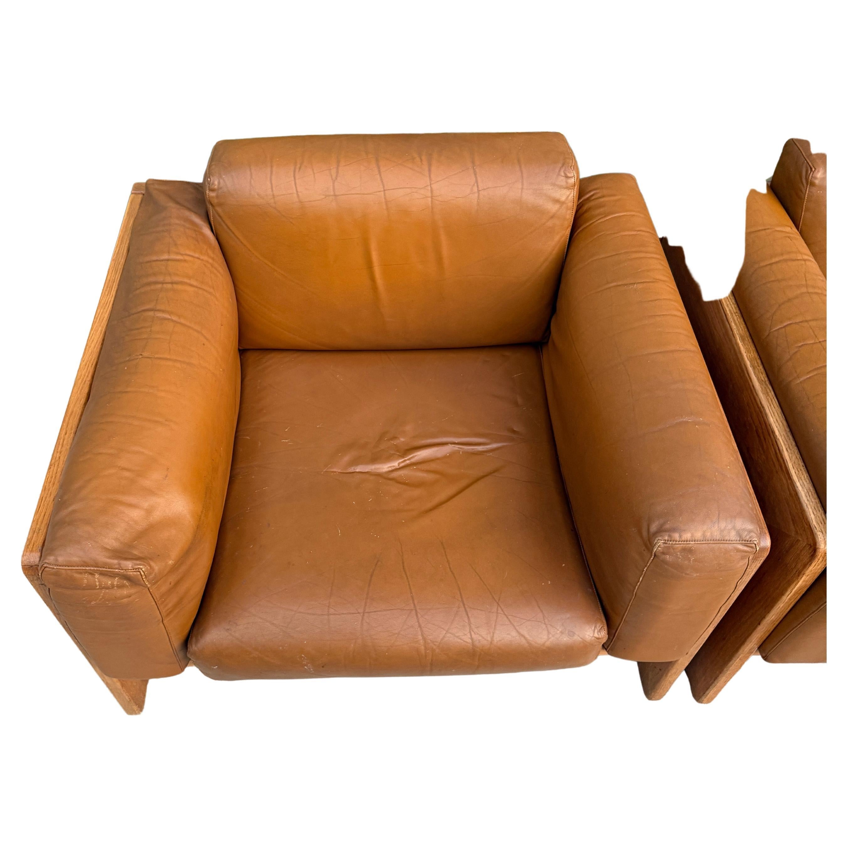 Ein Paar Bastiano Eiche Leder Sessel aus der Mitte des Jahrhunderts von Afra & Tobia Scarpa (Moderne der Mitte des Jahrhunderts) im Angebot