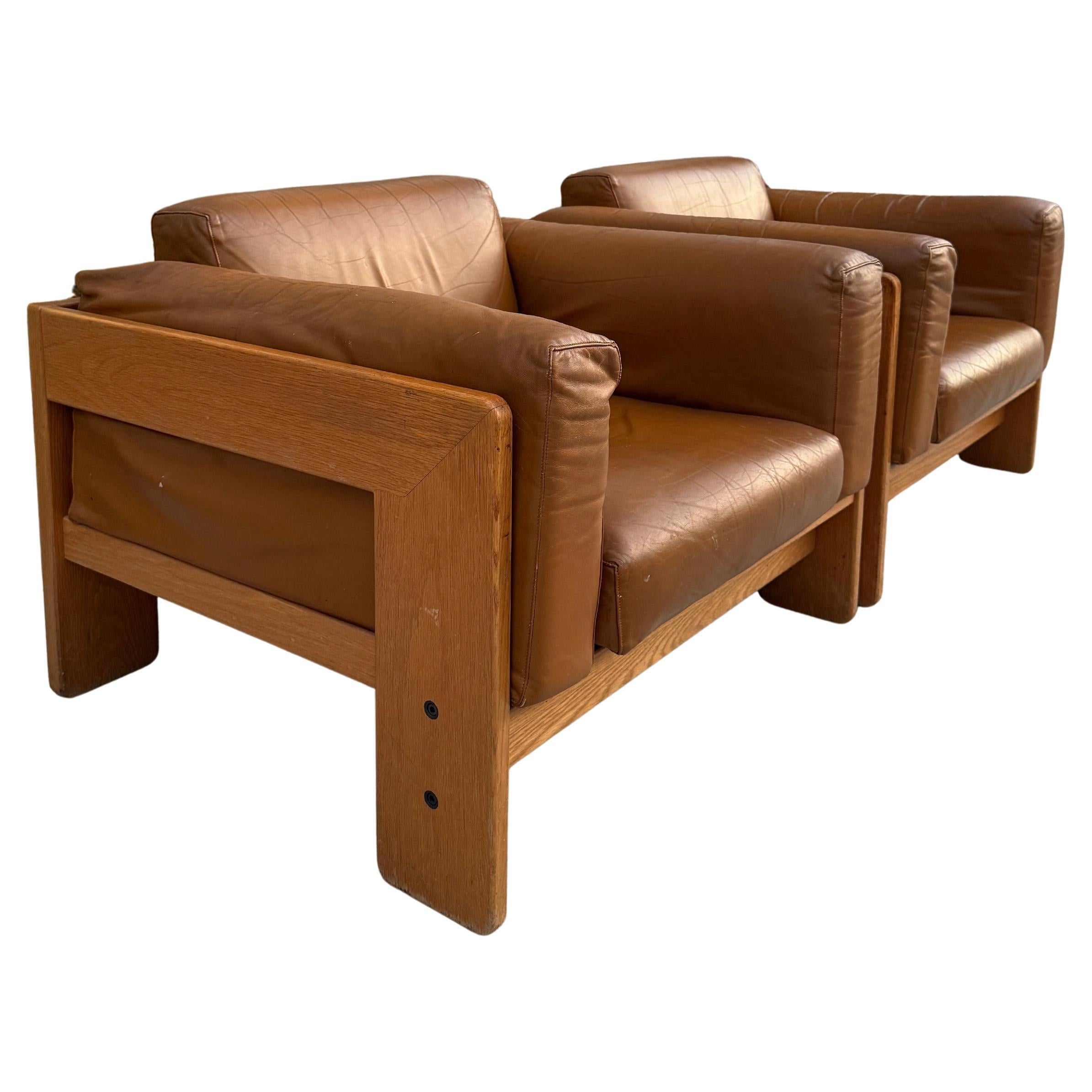 Ein Paar Bastiano Eiche Leder Sessel aus der Mitte des Jahrhunderts von Afra & Tobia Scarpa (Holzarbeit) im Angebot