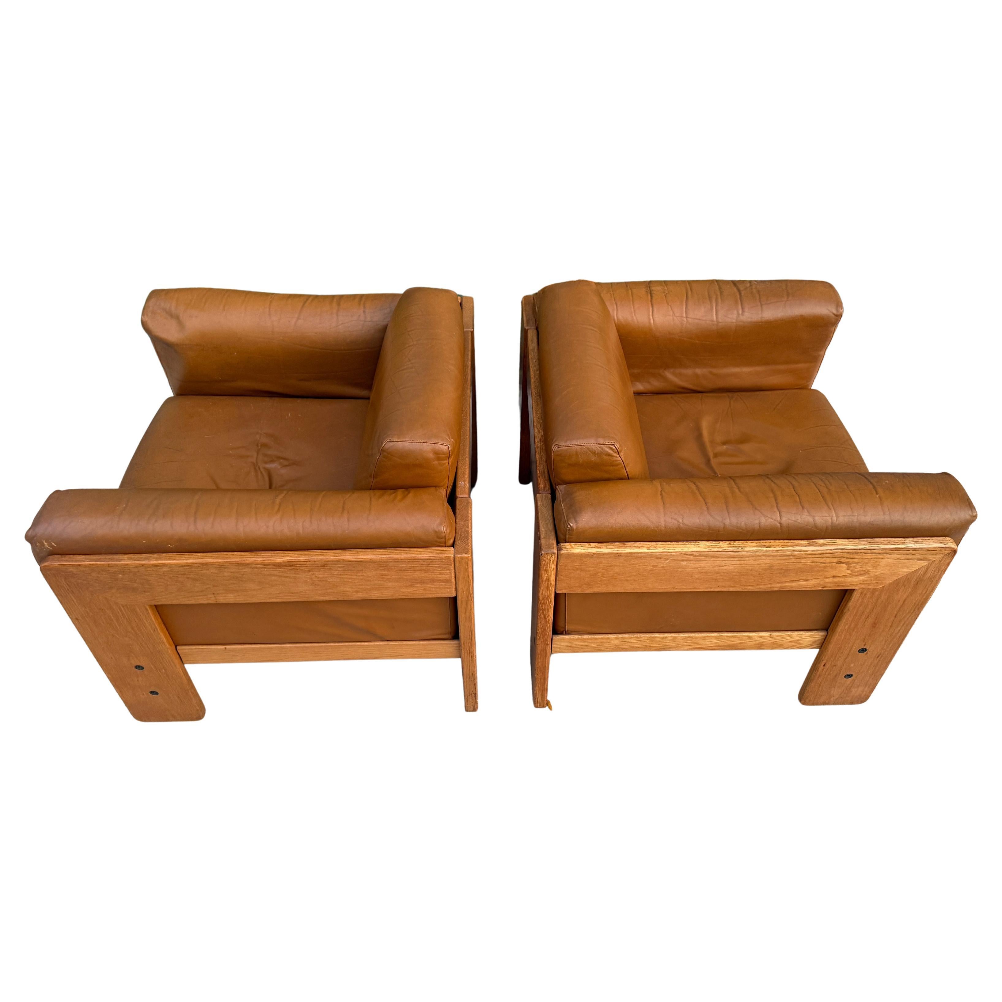 Ein Paar Bastiano Eiche Leder Sessel aus der Mitte des Jahrhunderts von Afra & Tobia Scarpa (Ende des 20. Jahrhunderts) im Angebot