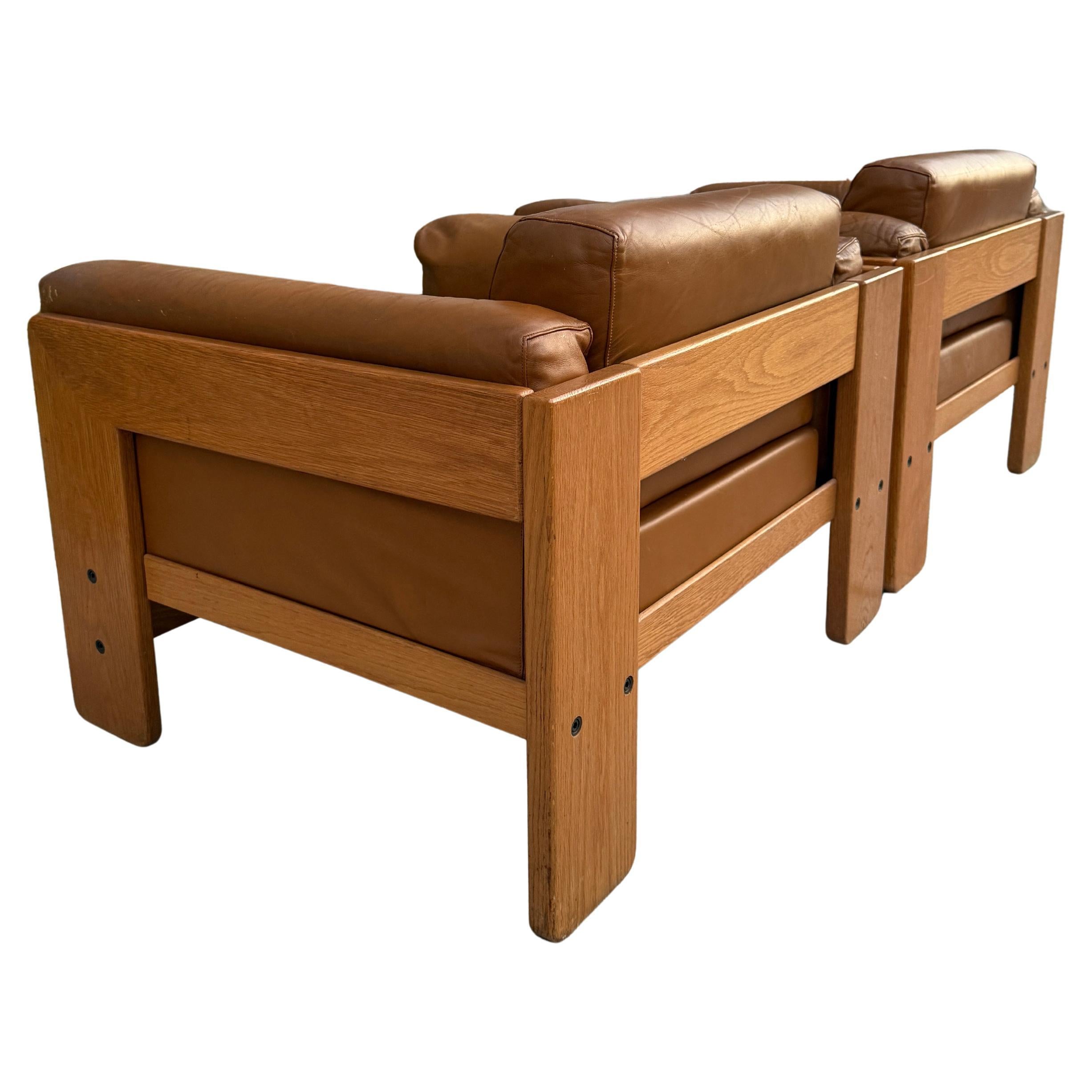Ein Paar Bastiano Eiche Leder Sessel aus der Mitte des Jahrhunderts von Afra & Tobia Scarpa im Angebot 2