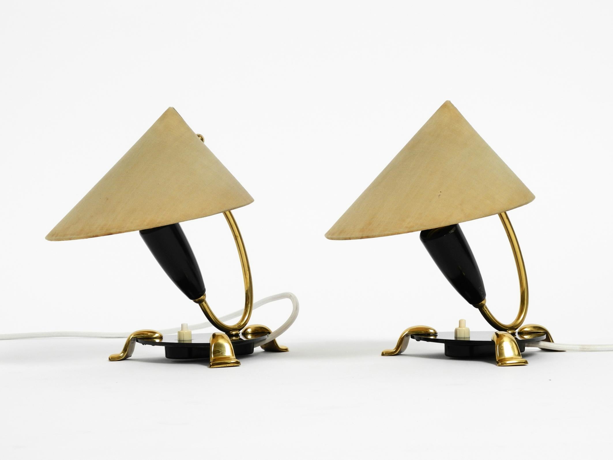 A pair of beautiful, unusual midcentury bedside lamps
made of brass and black plexiglass with fabric lampshades.
Fantastic in this combination of light green, black and brass.
Typical design from that time, in very good vintage condition.
Shade