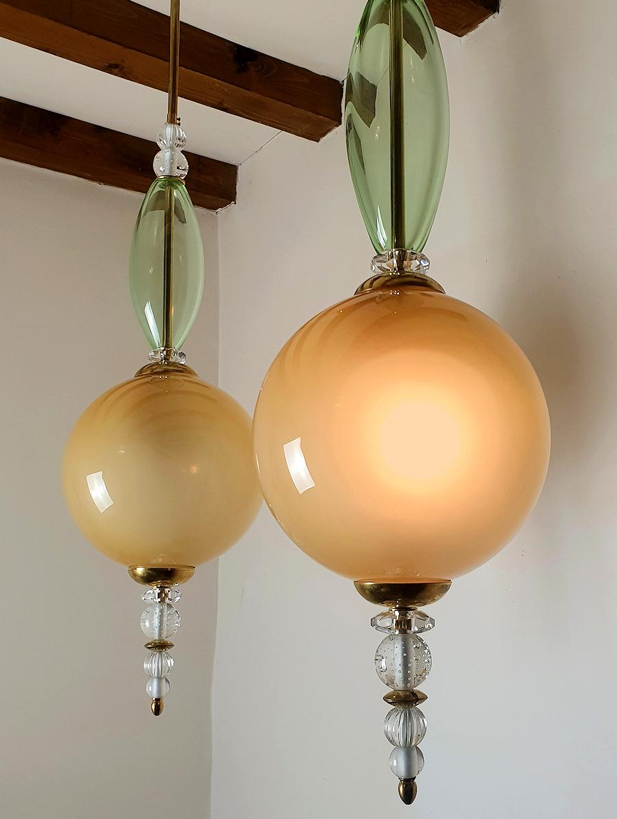 Pair Mid Century Beige & Green Murano Glass Pendant Chandeliers Cenedese Style In Excellent Condition In Dallas, TX