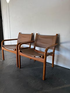 Ein Paar Safari-Stühle aus Leder aus Teakholz von Ben af Schulten für Artek, Mitte des Jahrhunderts, 411P