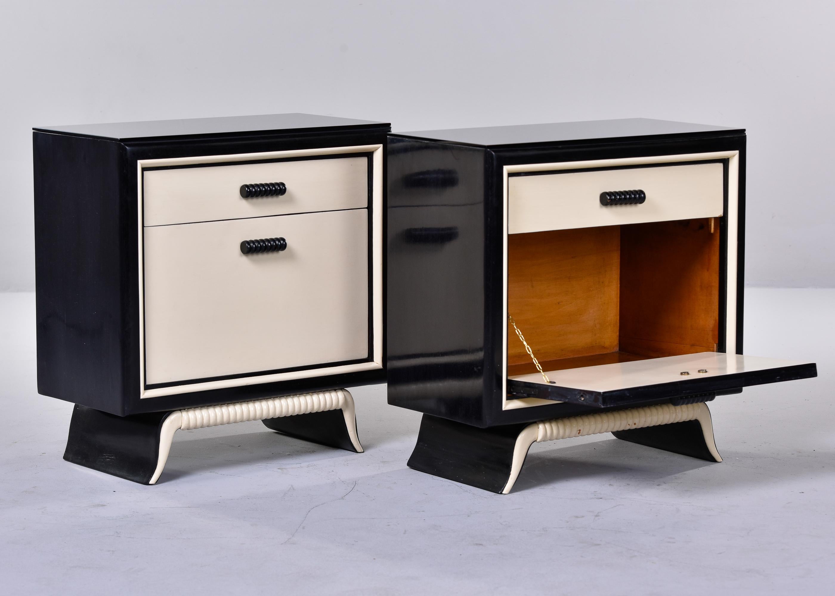 Pair Mid Century Black and Cream Italian Bedside Cabinets with Black Glass Tops In Good Condition For Sale In Troy, MI