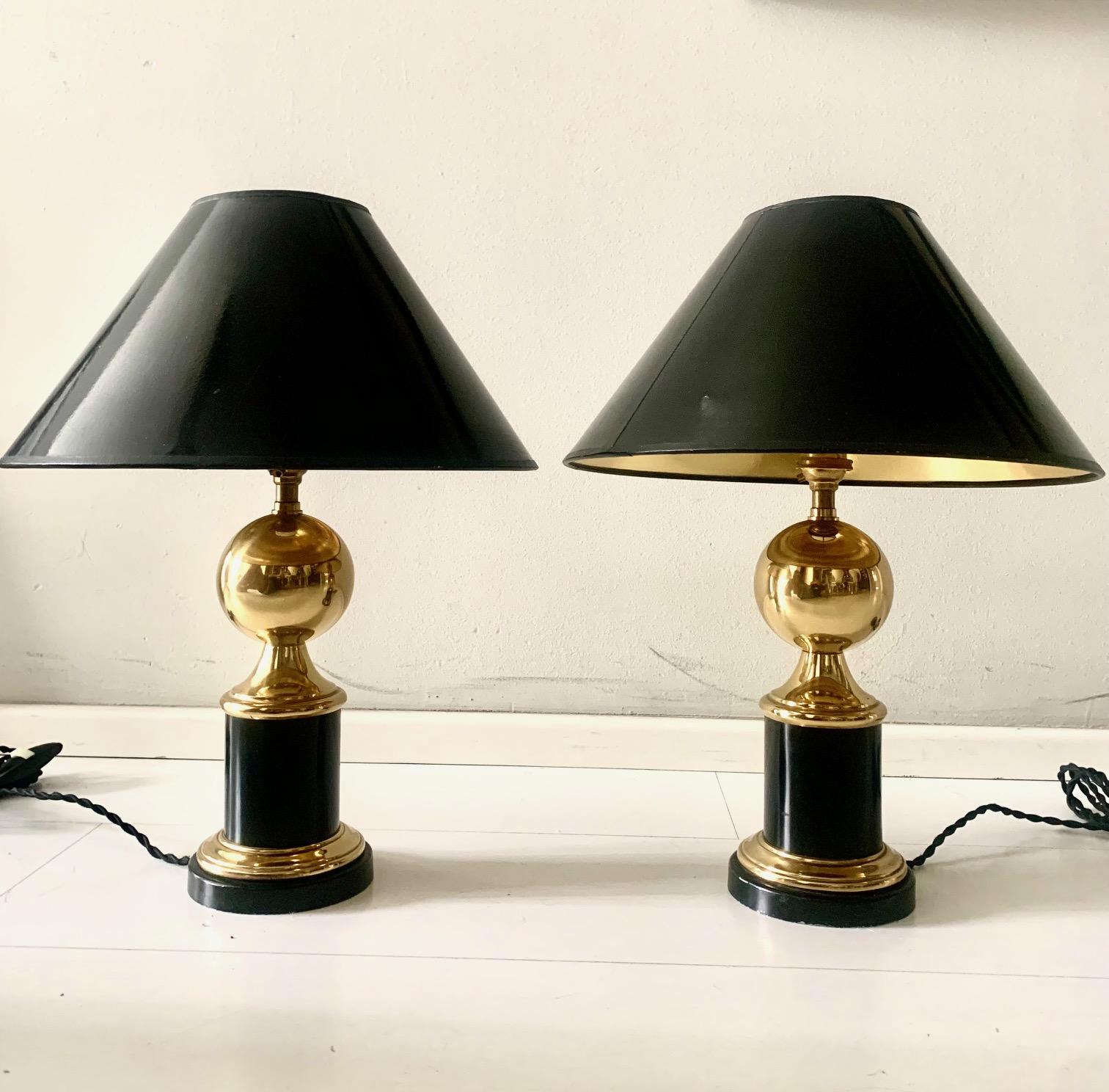 Paar Tischlampen aus Messing und Metalllackierung aus der Mitte des Jahrhunderts, Maison Charles Syle im Angebot 2