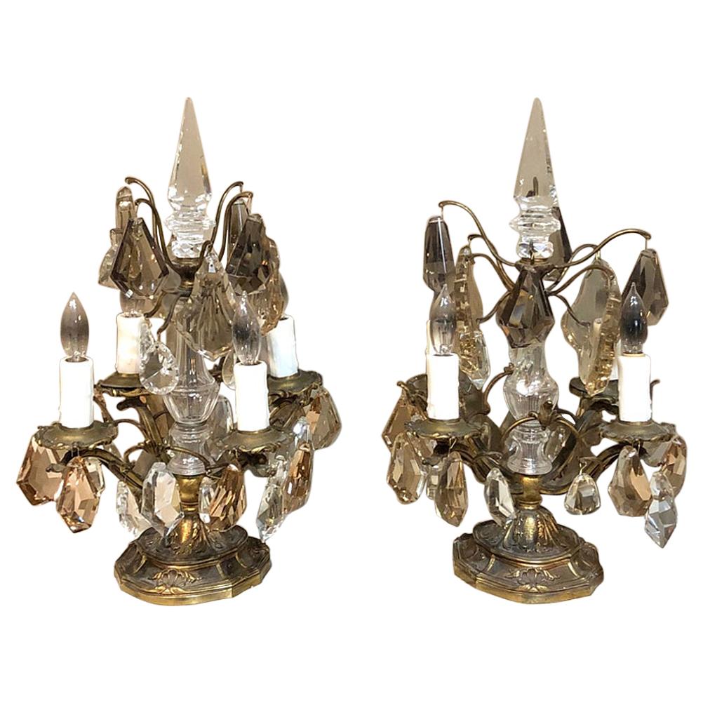 Paar neoklassische Girandolen oder Wandleuchter aus Messing und Kristall aus der Jahrhundertmitte