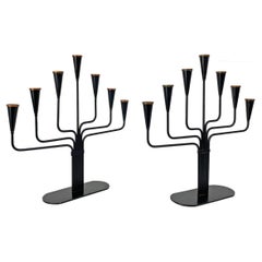 Pareja de candelabros de mediados de siglo en metal negro de Gunnar Ander Ystad Metall Suecia