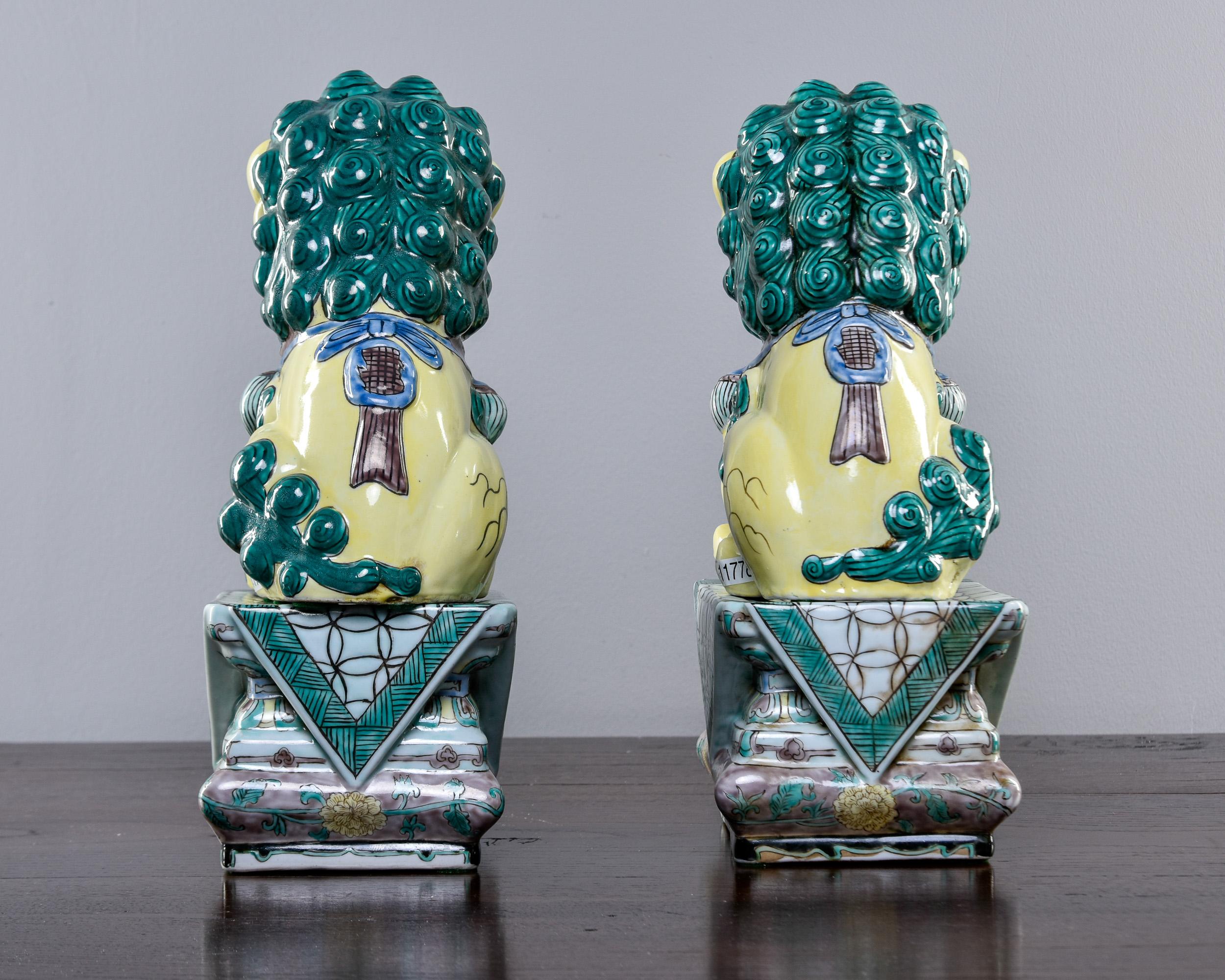Pair Mid Century Ceramic Foo Dogs on Base In Good Condition For Sale In Troy, MI