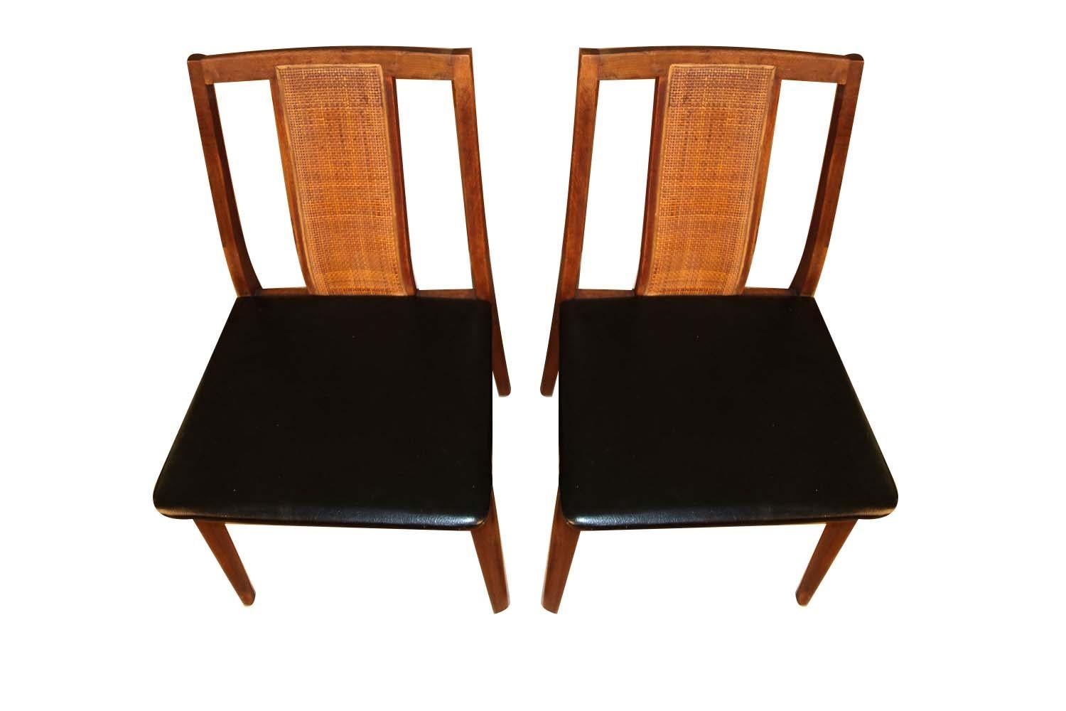 Pair of Midcentury Chairs in the Style of Edward Wormley 6