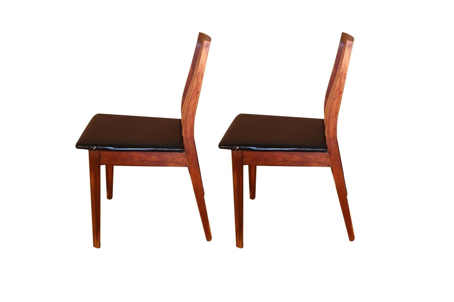 American Pair of Midcentury Chairs in the Style of Edward Wormley