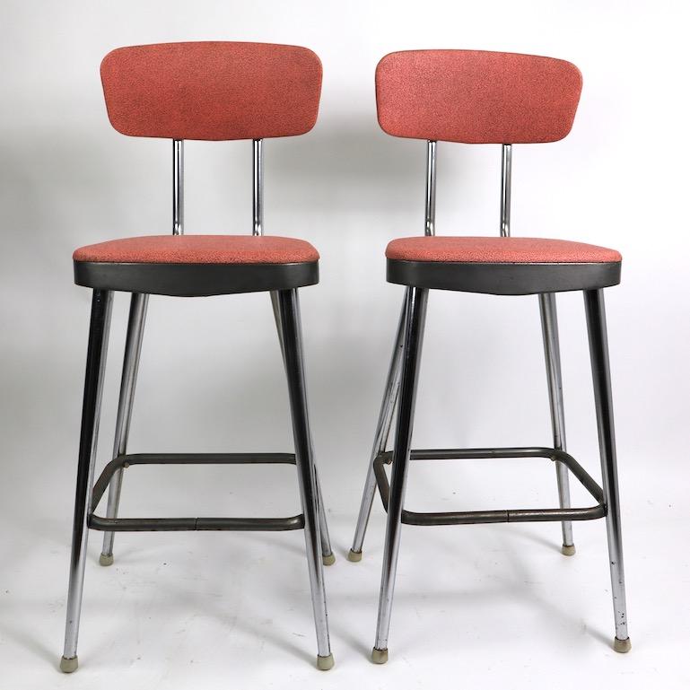 Pair of Mid Century Chrome and Vinyl Counter Height Stools 3