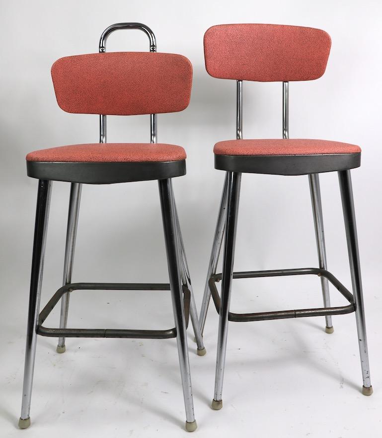 Pair of Mid Century Chrome and Vinyl Counter Height Stools 5