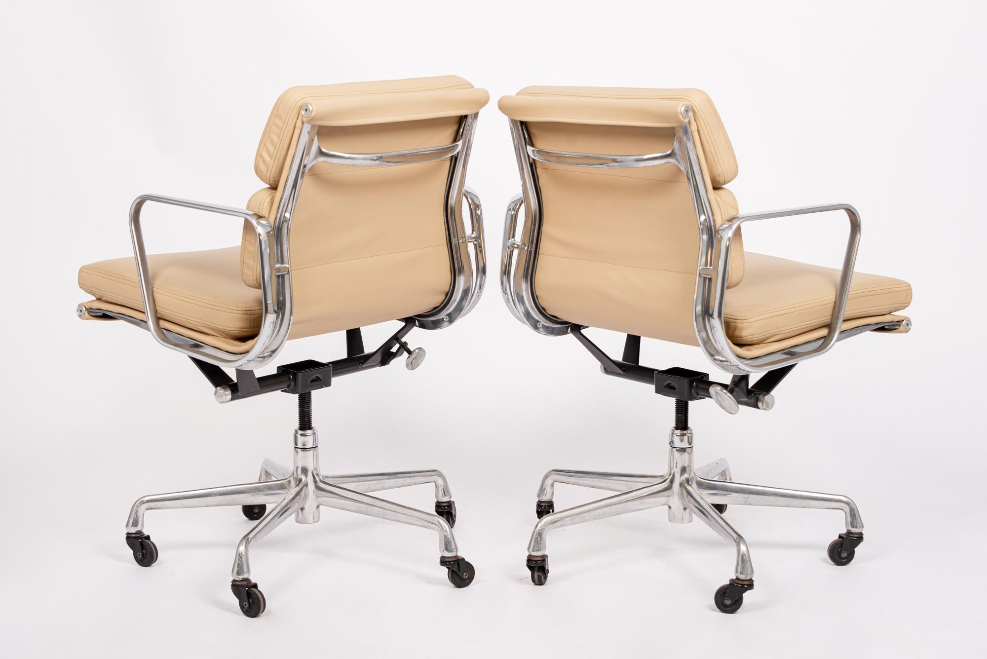 Pair Mid Century Cream Leather Office Chairs by Eames for Herman Miller In Good Condition In Detroit, MI