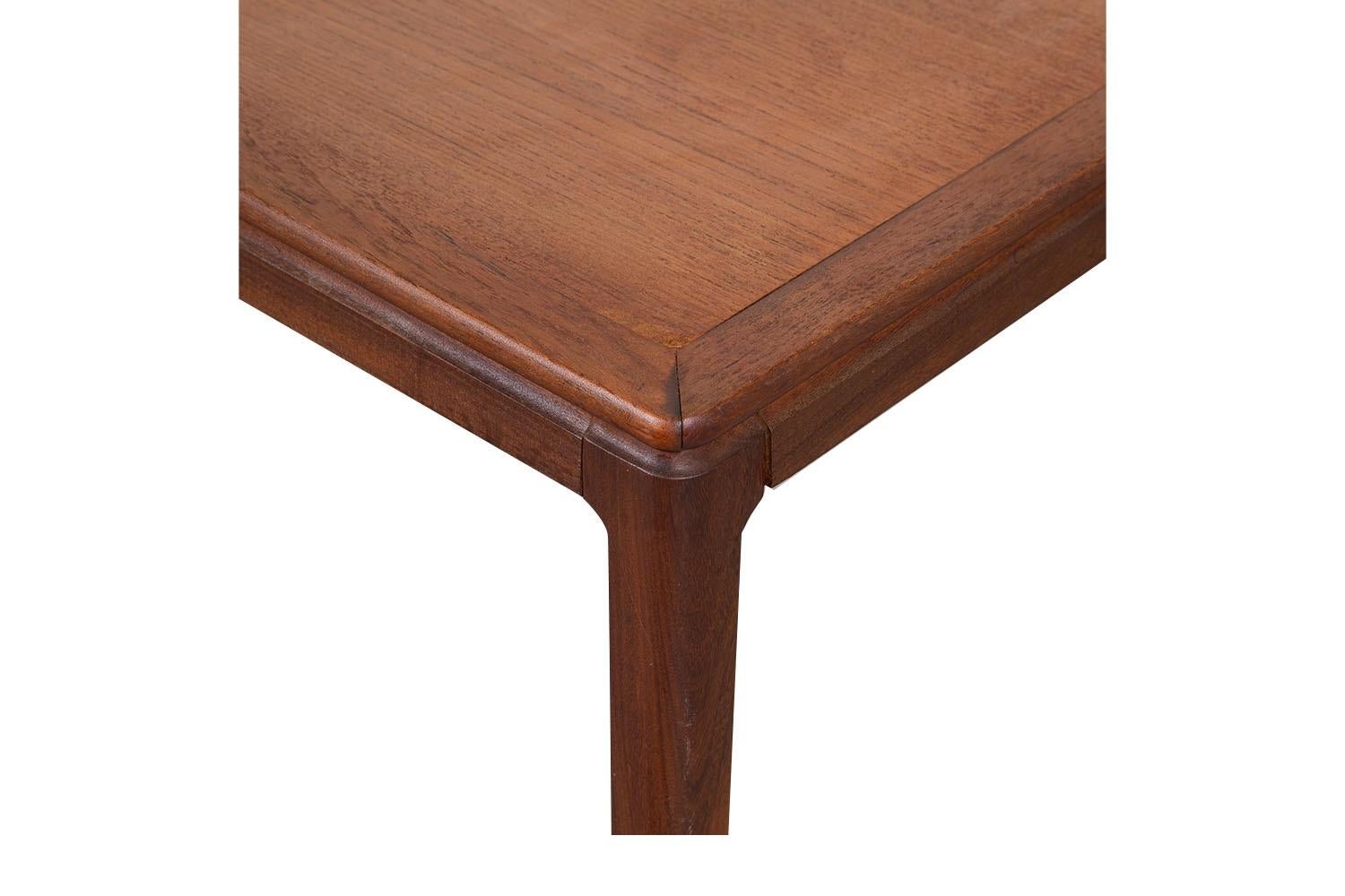 Paire de tables d'appoint danoises Dux Teck du milieu du siècle style Parson État moyen - En vente à Baltimore, MD