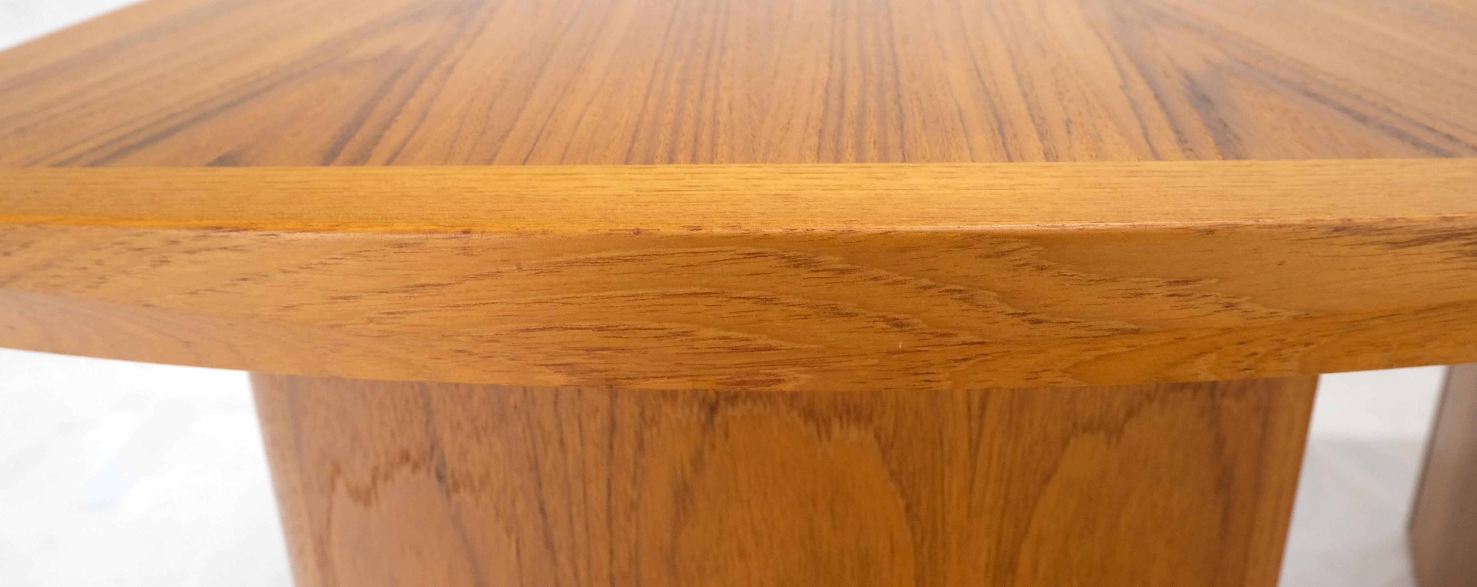 Paire de tables de nuit danoises mi-siècle moderne en teck MINT ! en vente 1