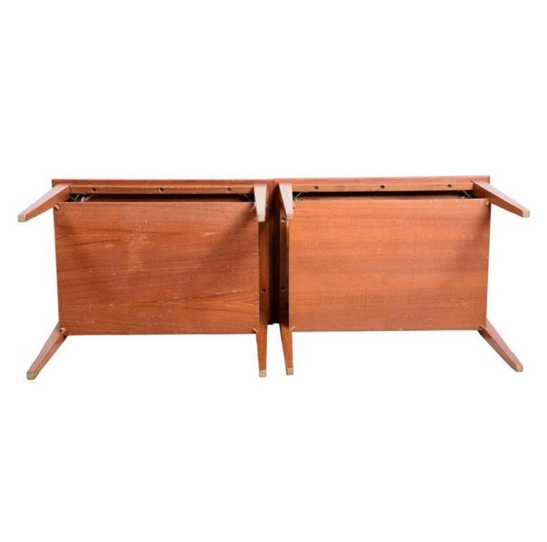 Scandinavian Modern Pair mid century danish modern 2 tier teak end tables Kvalitet For Sale