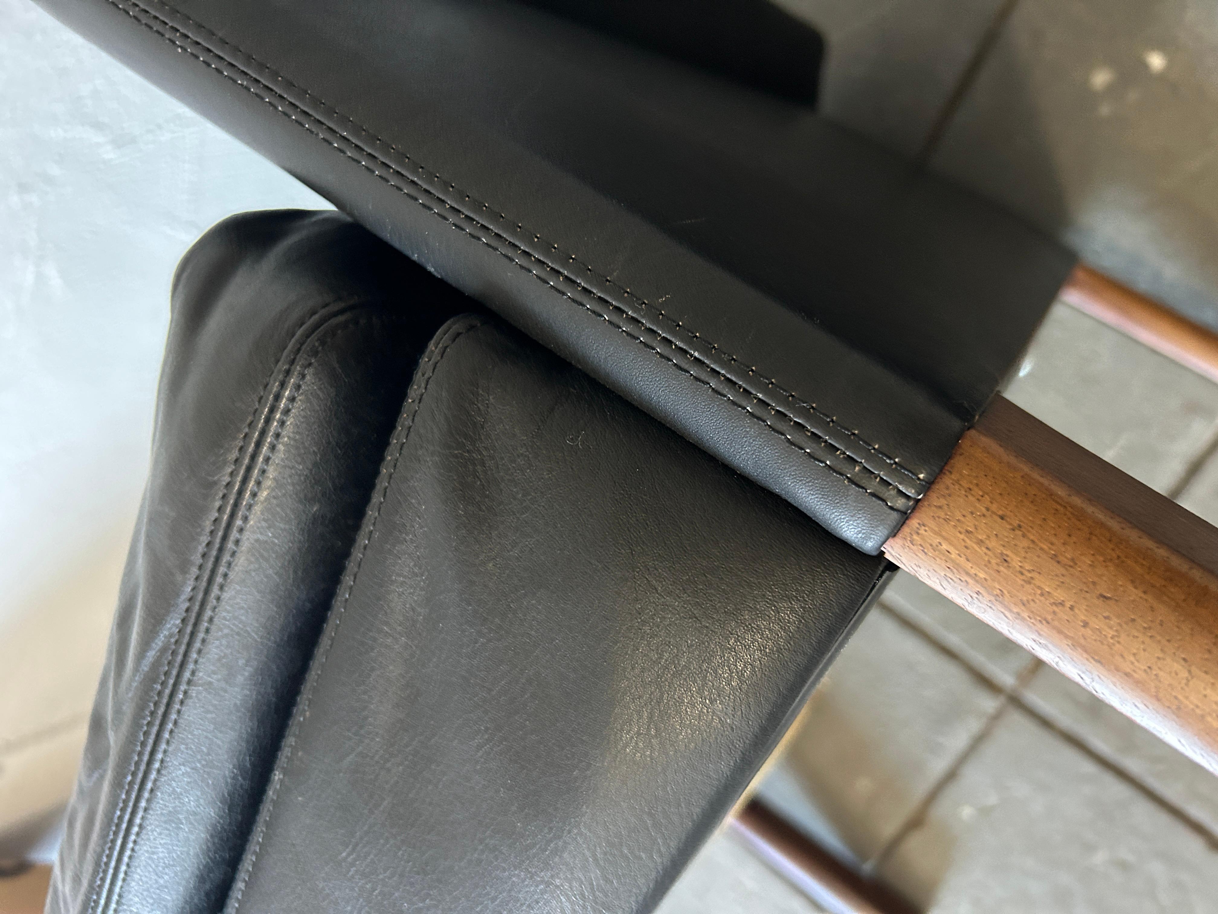 Pair Mid-Century Danish Modern Hans Olsen Black Leather Lounge Chairs Model 500 For Sale 7