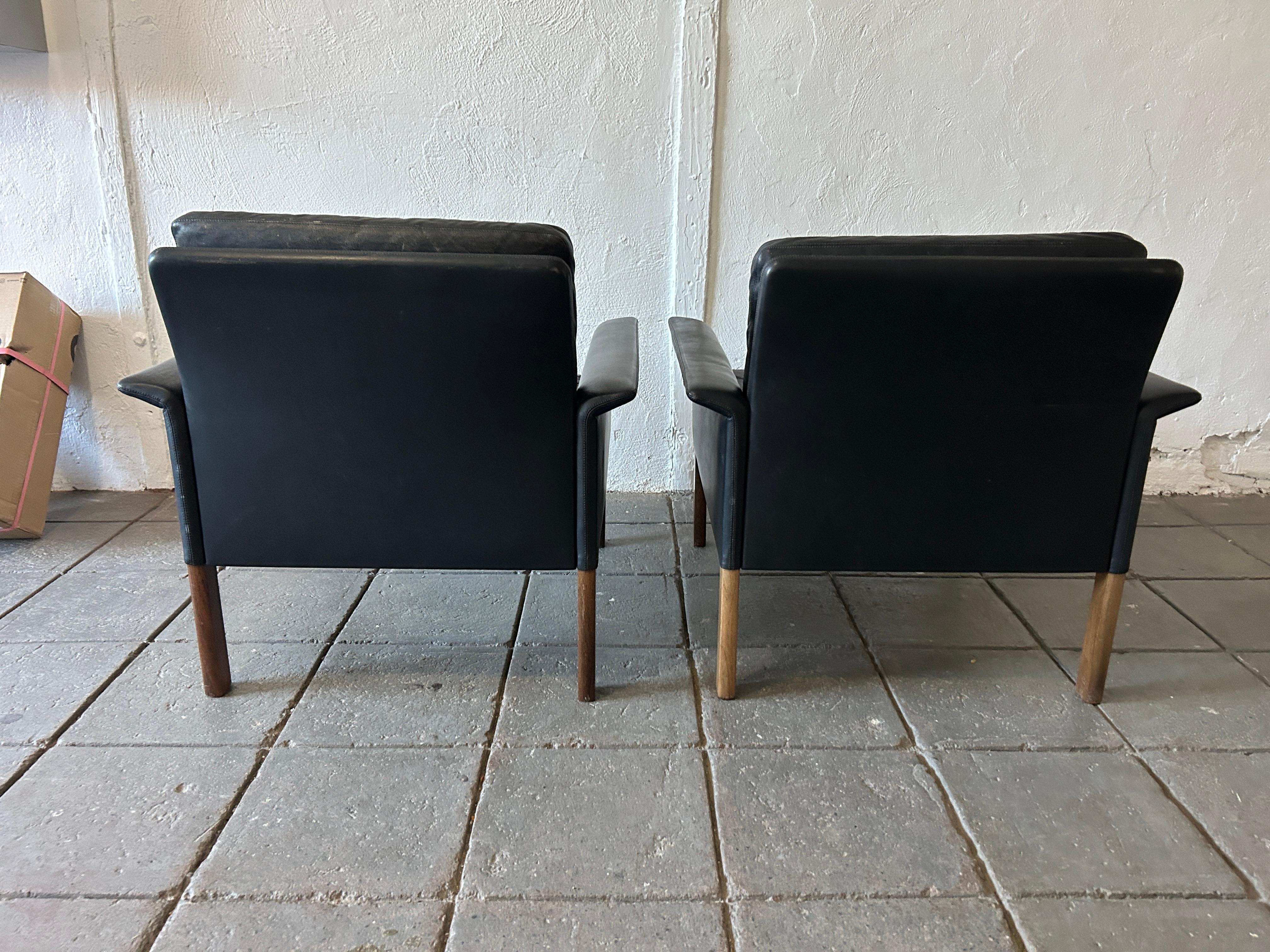 Pair Mid-Century Danish Modern Hans Olsen Black Leather Lounge Chairs Model 500 For Sale 2