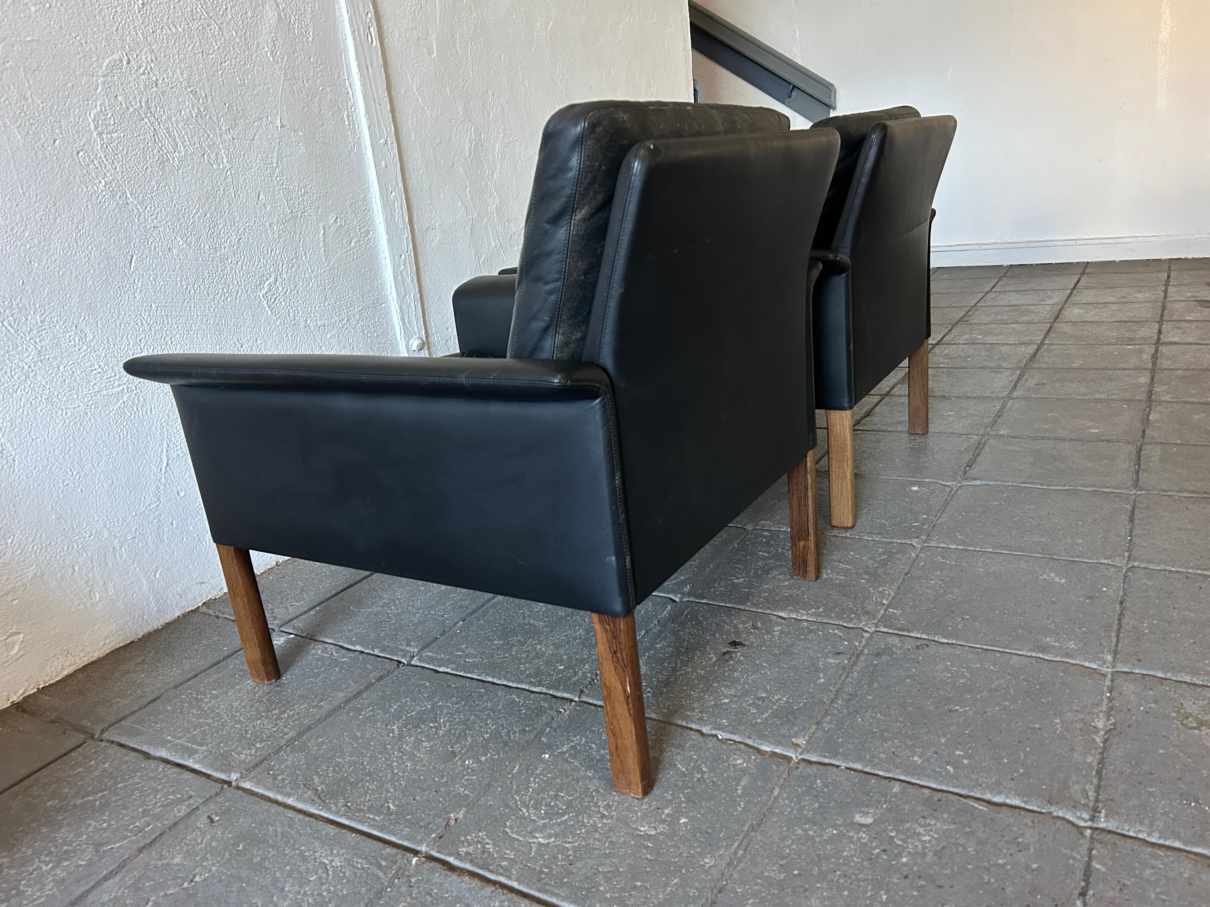 Paire de chaises longues danoises modernes du milieu du siècle en cuir noir de Hans Olsen, modèle 500 en vente 1